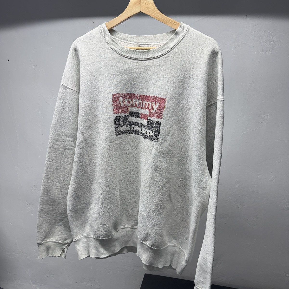Vintage 90s Thrashed Faded Distressed Tommy Sweatshirt ERD Grunge Size US XXL / EU 58 / 5 - 14 Thumbnail