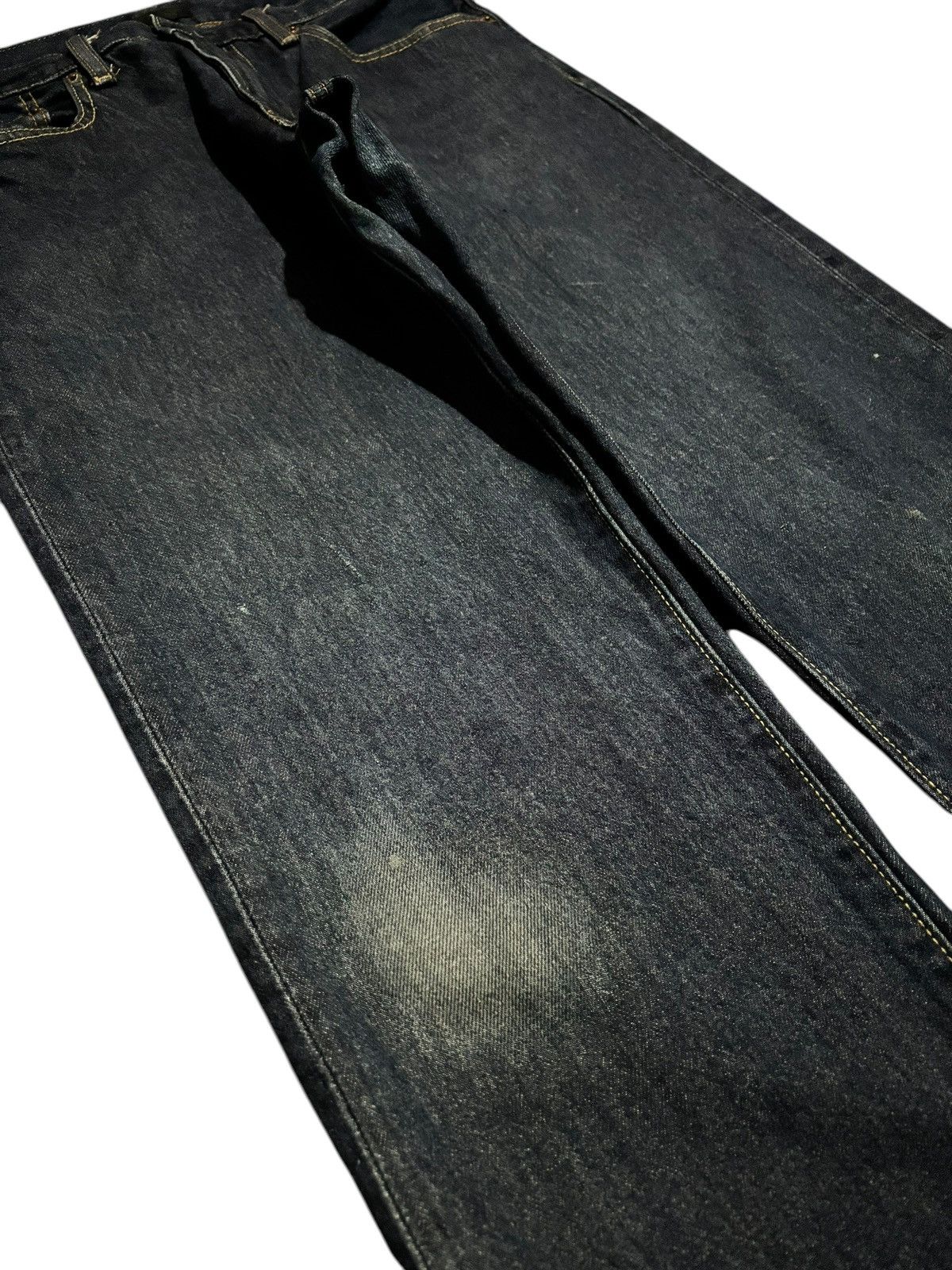 Japanese Brand × Jun Takahashi Uniqlo Faded Distressed Back Pocket Thick Jeans Denim Size US 32 / EU 48 - 3 Thumbnail