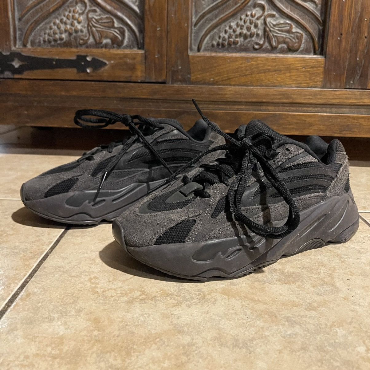 Adidas Adidas Yeezy Boost 700 V2 'Vanta' Size US 6 / EU 39 - 3 Thumbnail