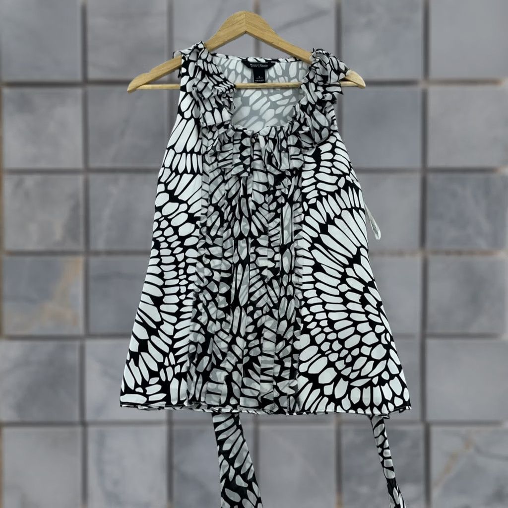 White House Black Market White House Black Market Blouse Womens Small Black White Ruffle Tie Waist Sleeveless Geometric Pattern Casual Spring Summer Size S / US 4 / IT 40 - 1 Thumbnail