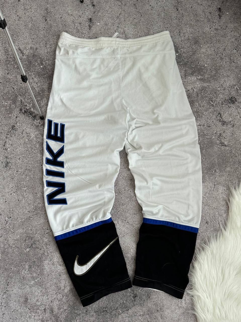 Nike Vintage Nike big swoosh Y2K white baggy pants Size US 30 / EU 46 - 12 Thumbnail
