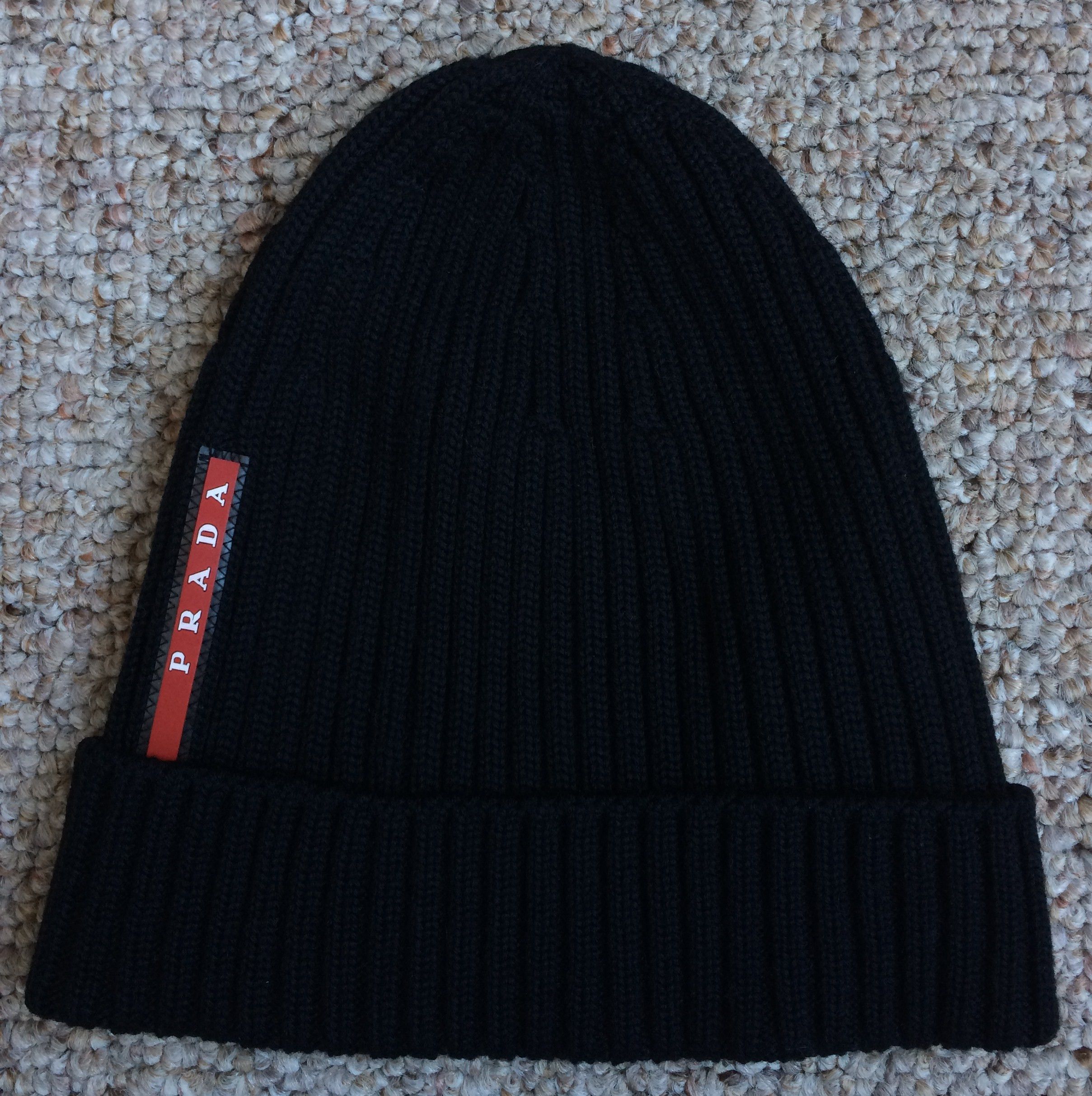 ハット Prada Black cashmere hat Prada triangle-logo wool-cashmere Beanie | Black | FARFETCH