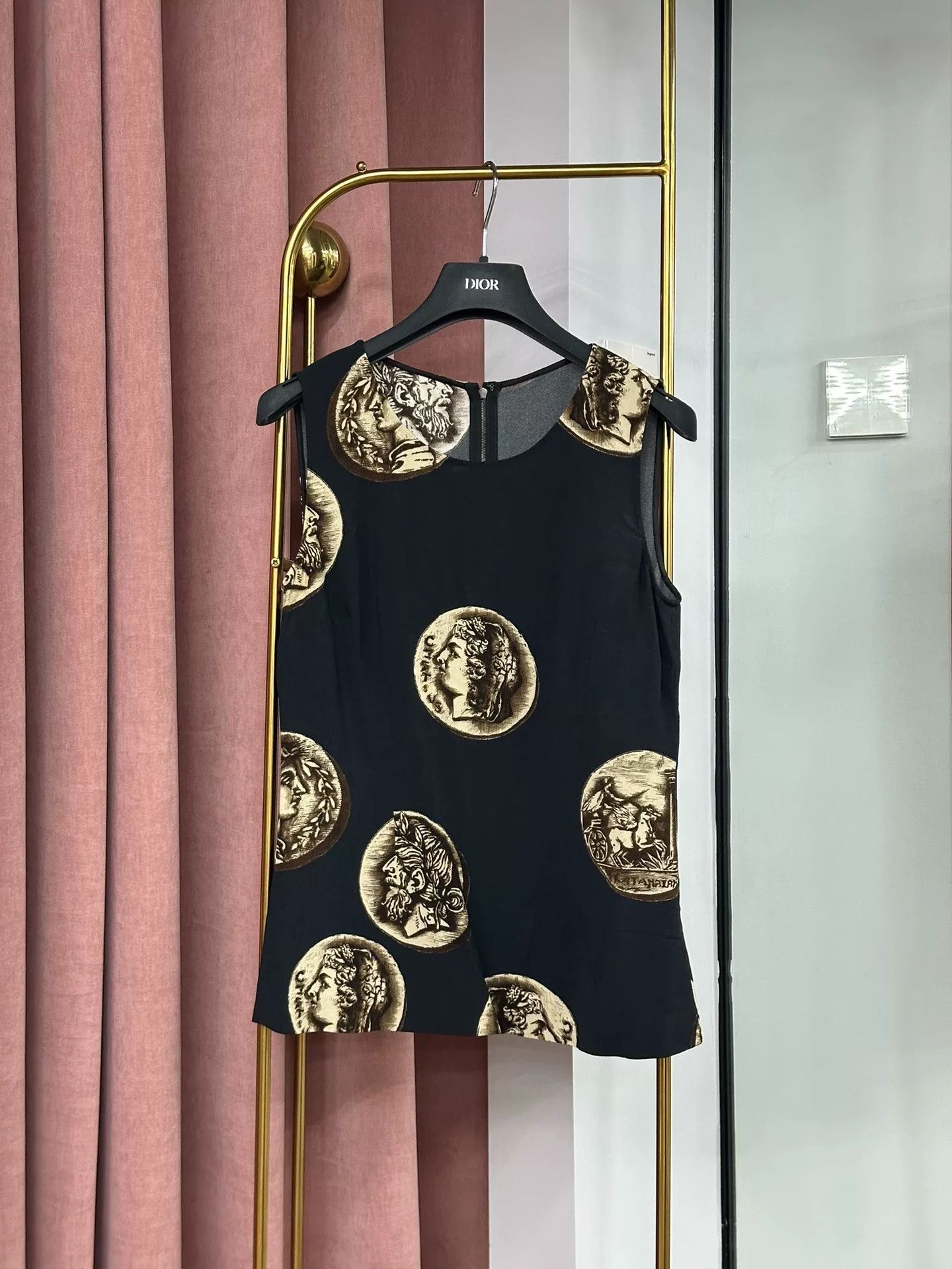 Dolce & Gabbana Dolce&Gabbana Black Portrait Coin Print Sleeveless Top Size S / US 4 / IT 40 - 1 Thumbnail