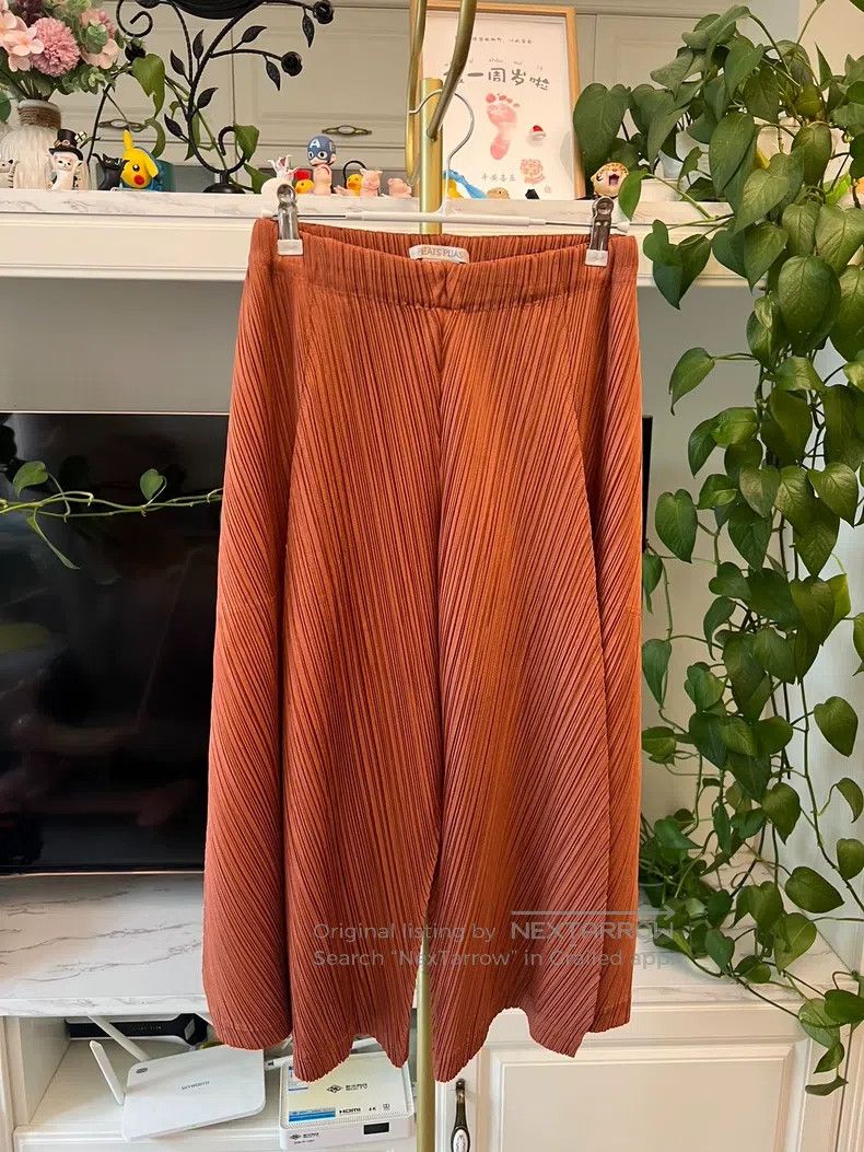 Issey Miyake Water Lily Irregular Midi Skirt in Off-white