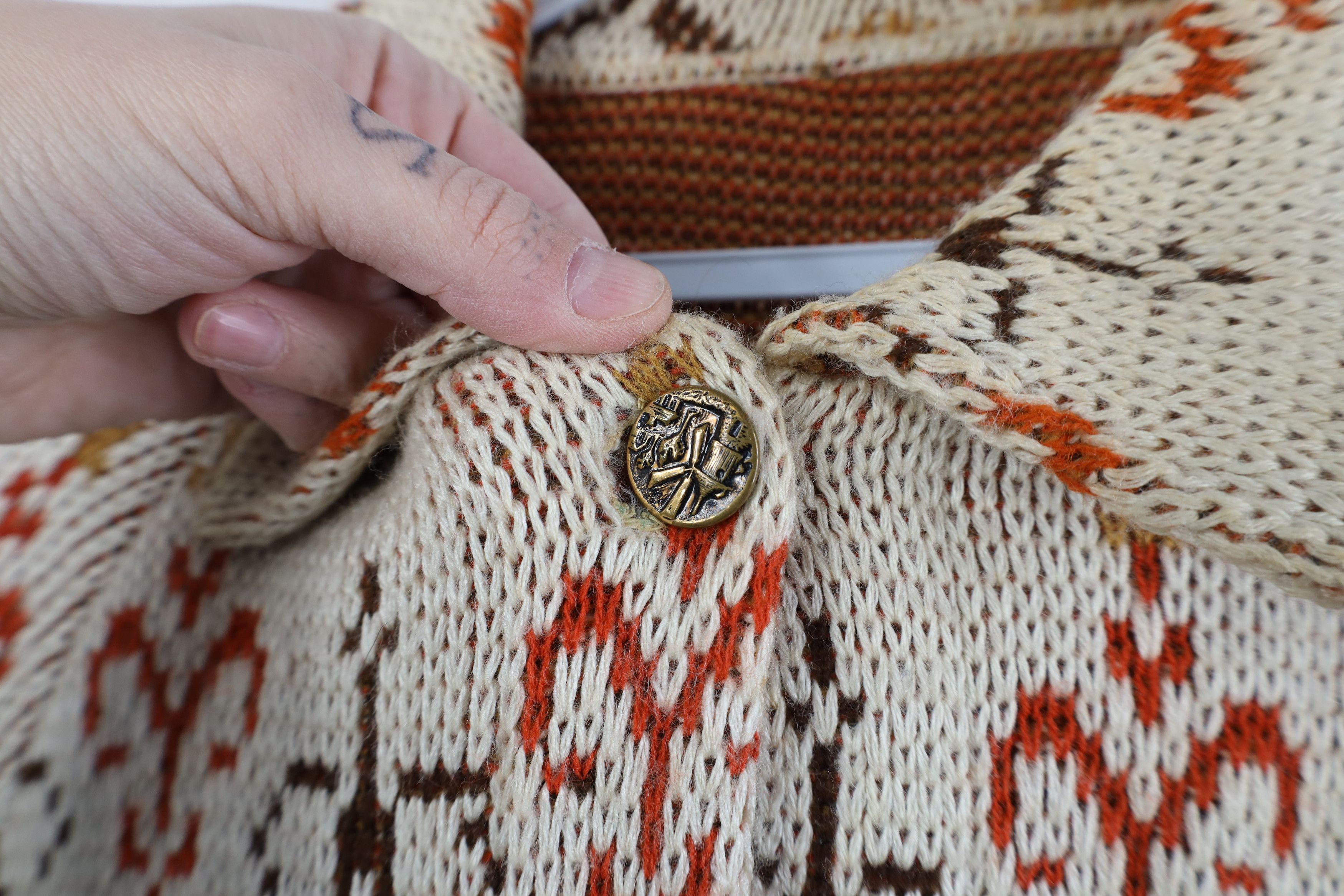 Vintage Vintage 70s Mid Century Modern MCM Knit Poncho Sweater Cape Size ONE SIZE - 9 Thumbnail