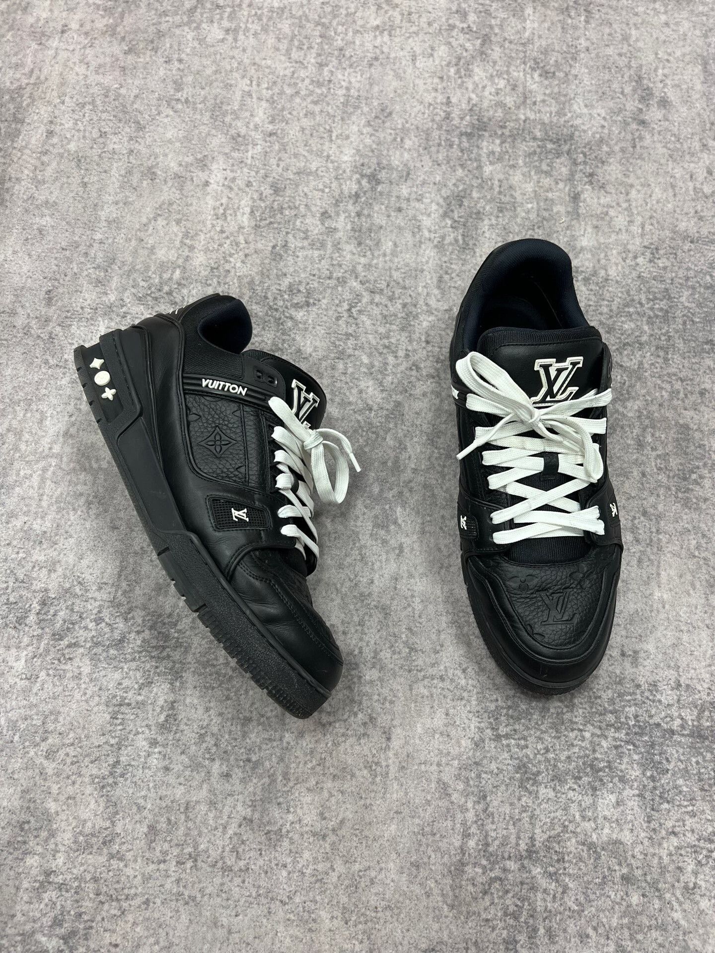 Louis Vuitton lv black embossed trainer sneakers Size US 10 / EU 43 - 1 Thumbnail