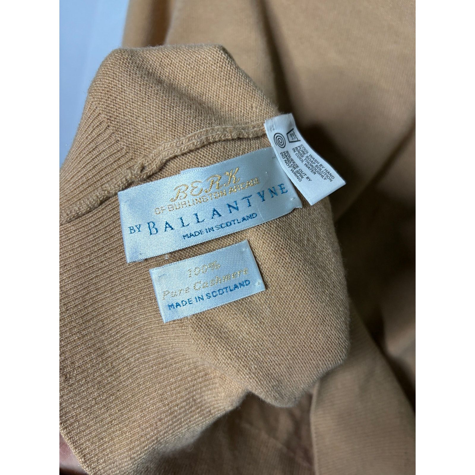 Ballantyne Berk by Ballantyne Tan Turtleneck 100% cashmere sz 38 US S Size S / US 4 / IT 40 - 3 Thumbnail
