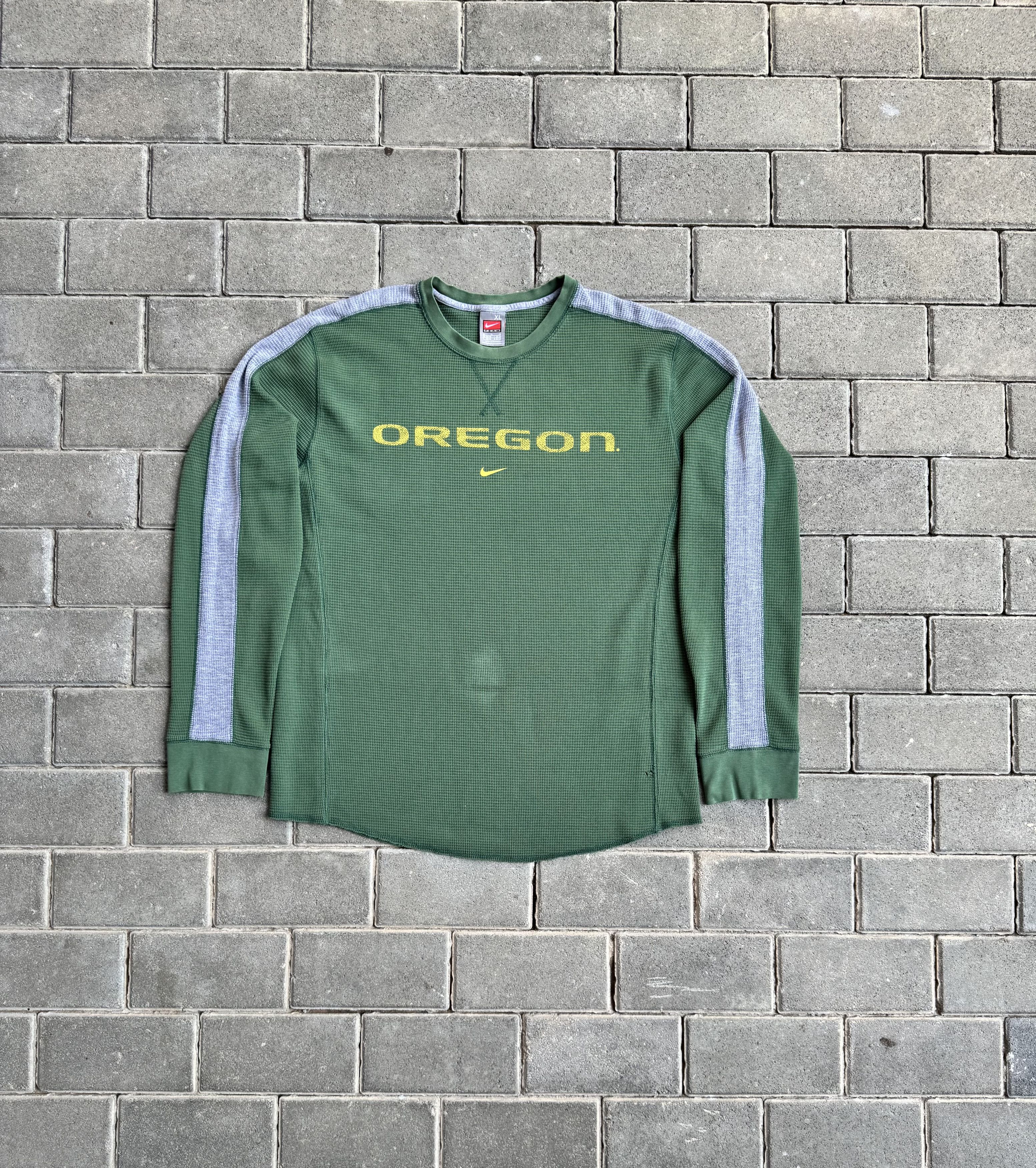 Nike Vintage Nike Oregon DUCKS Thermal Sweatshirt Size US XL / EU 56 / 4 - 1 Thumbnail