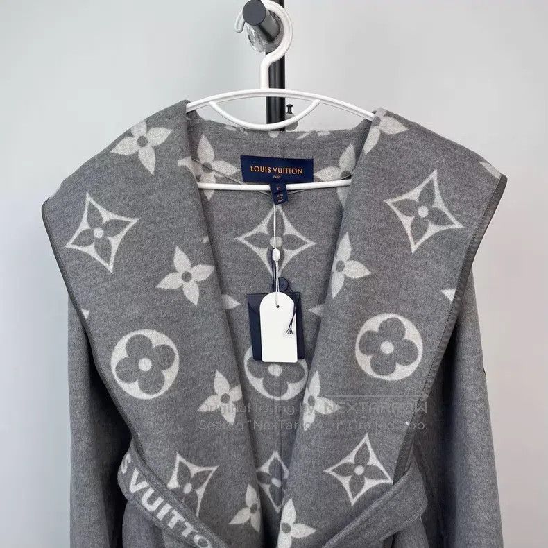 Louis Vuitton Louis Vuitton Long bathrobe coat in light grey with full p Size 4XL / US 24-26 - 3 Thumbnail