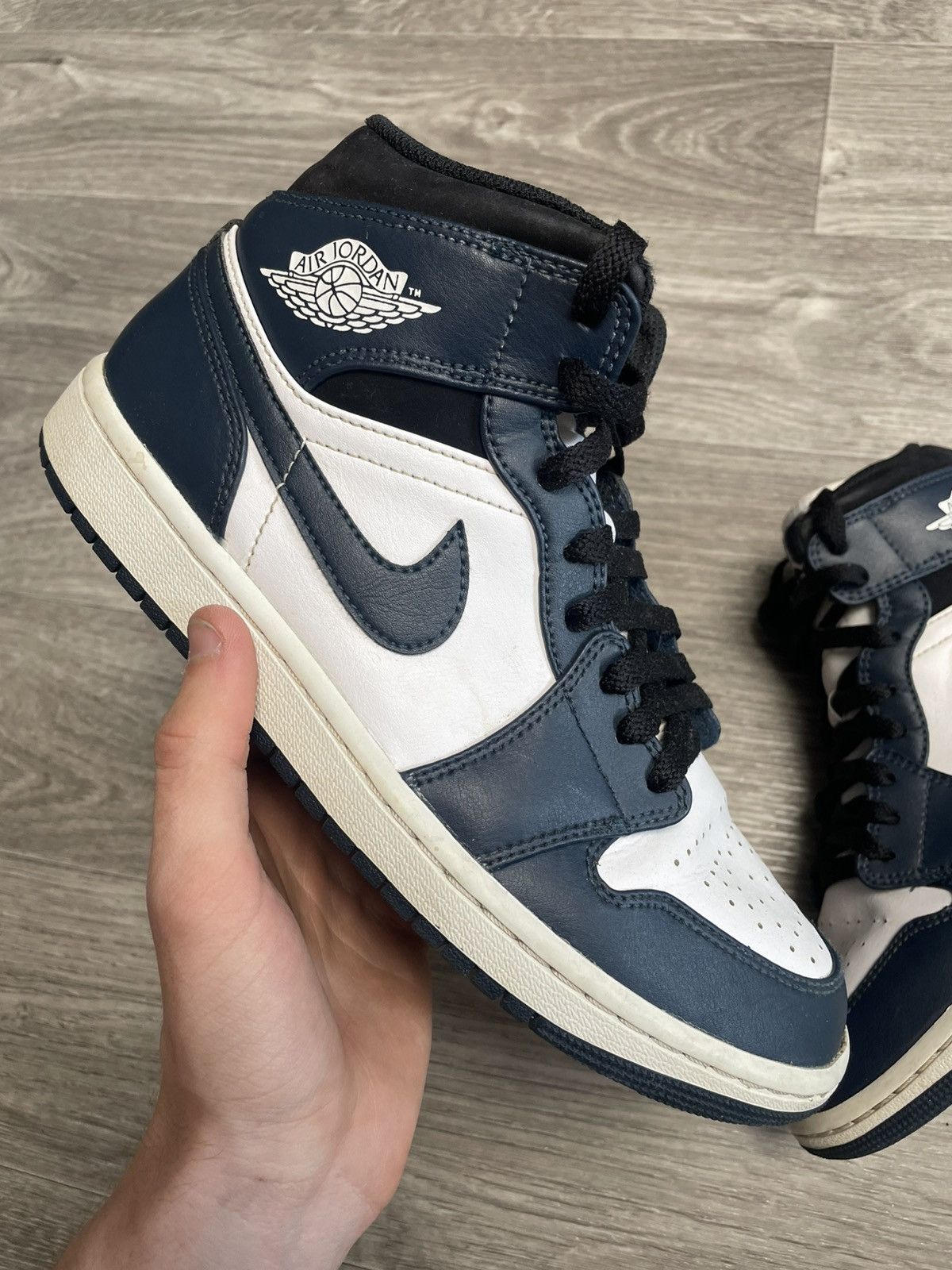 Nike Nike Air Jordan 1 Mid Armory Navy Men Size 8 EU 41 (2022) Size US 8 / EU 41 - 3 Thumbnail
