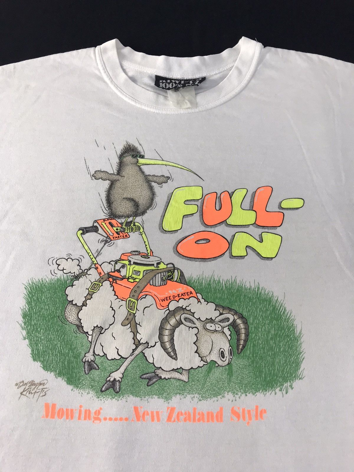 Vintage 90s Kiwi-t’s Full-On New Zealand Weed Eater Printed Tee Size US L / EU 52-54 / 3 - 4 Thumbnail