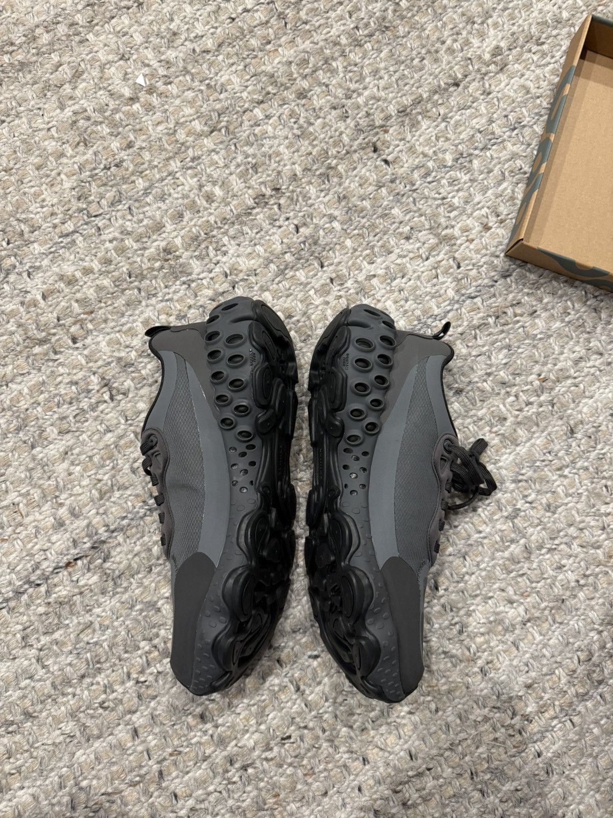 Crocs SPUNGE Osmosis Sneakers – Black/Grey – Men’s Size 12 Size US 12 / EU 45 - 7 Thumbnail