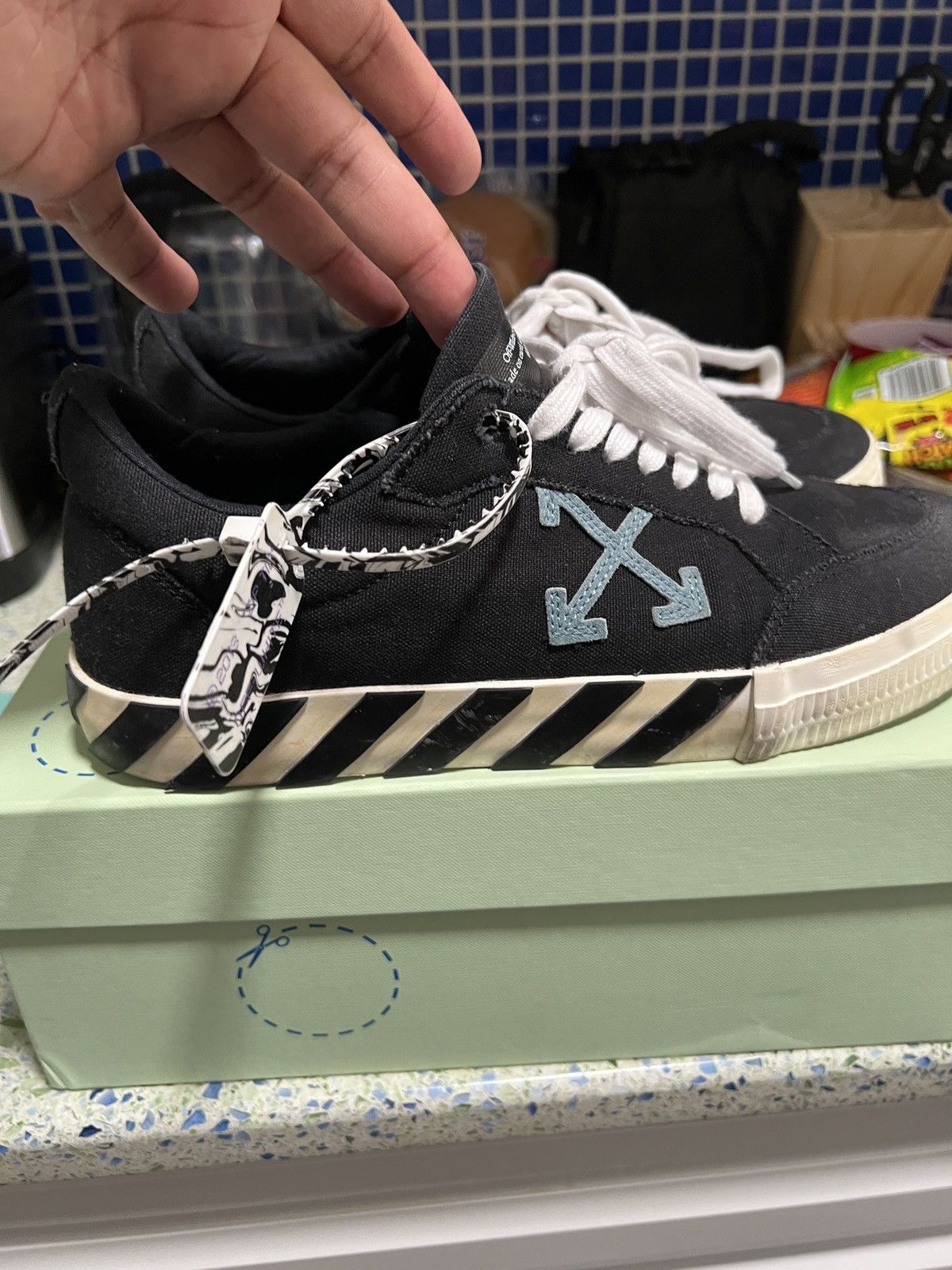 Off-White OFF White Low Vulcanized Sneaker Size US 11 / EU 44 - 1 Thumbnail