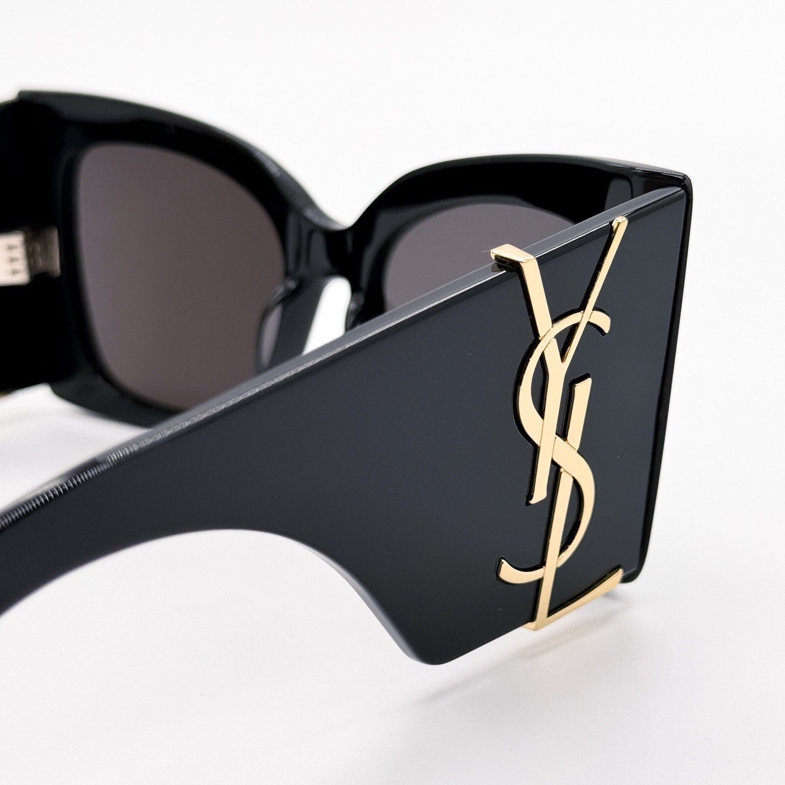 Saint Laurent Paris NEW SAINT LAURENT SL M119 BLAZE - 001 OVERSIZED SUNGLASSES() Size ONE SIZE - 6 Thumbnail