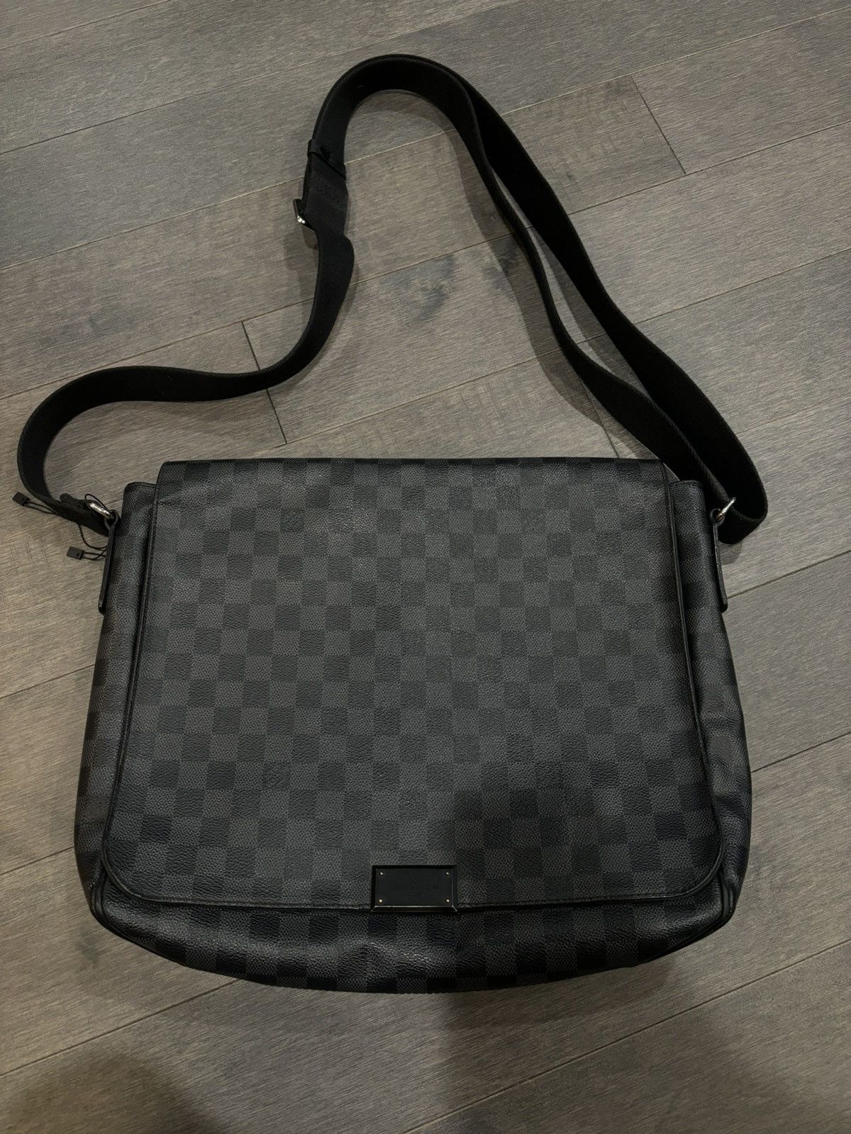Louis Vuitton Louis Vuitton Black Daimler Messenger Bag Size ONE SIZE - 1 Thumbnail