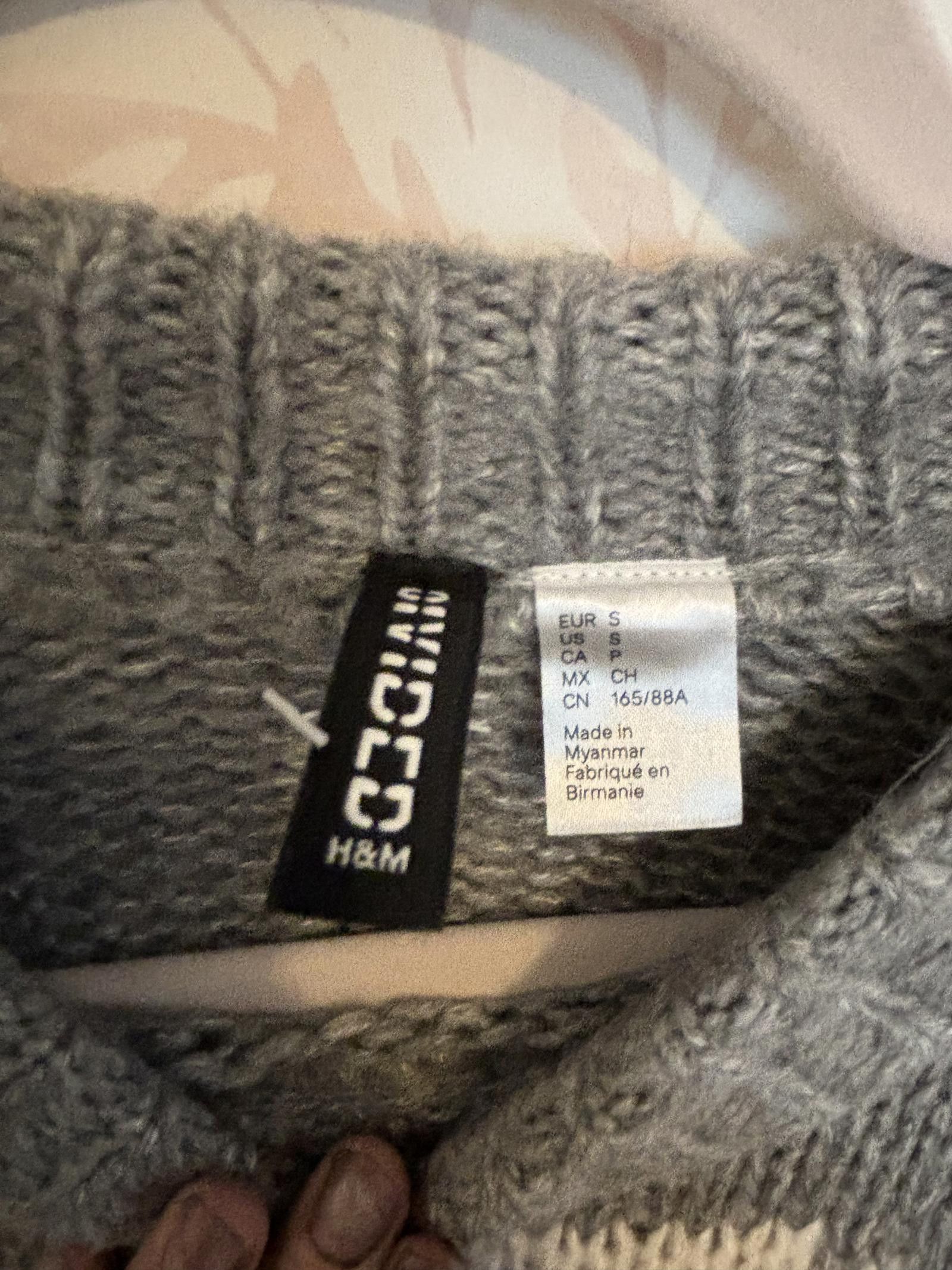 H&M NWOT HM Chic Oversized Sweater with Paris Graphic Size S / US 4 / IT 40 - 3 Thumbnail