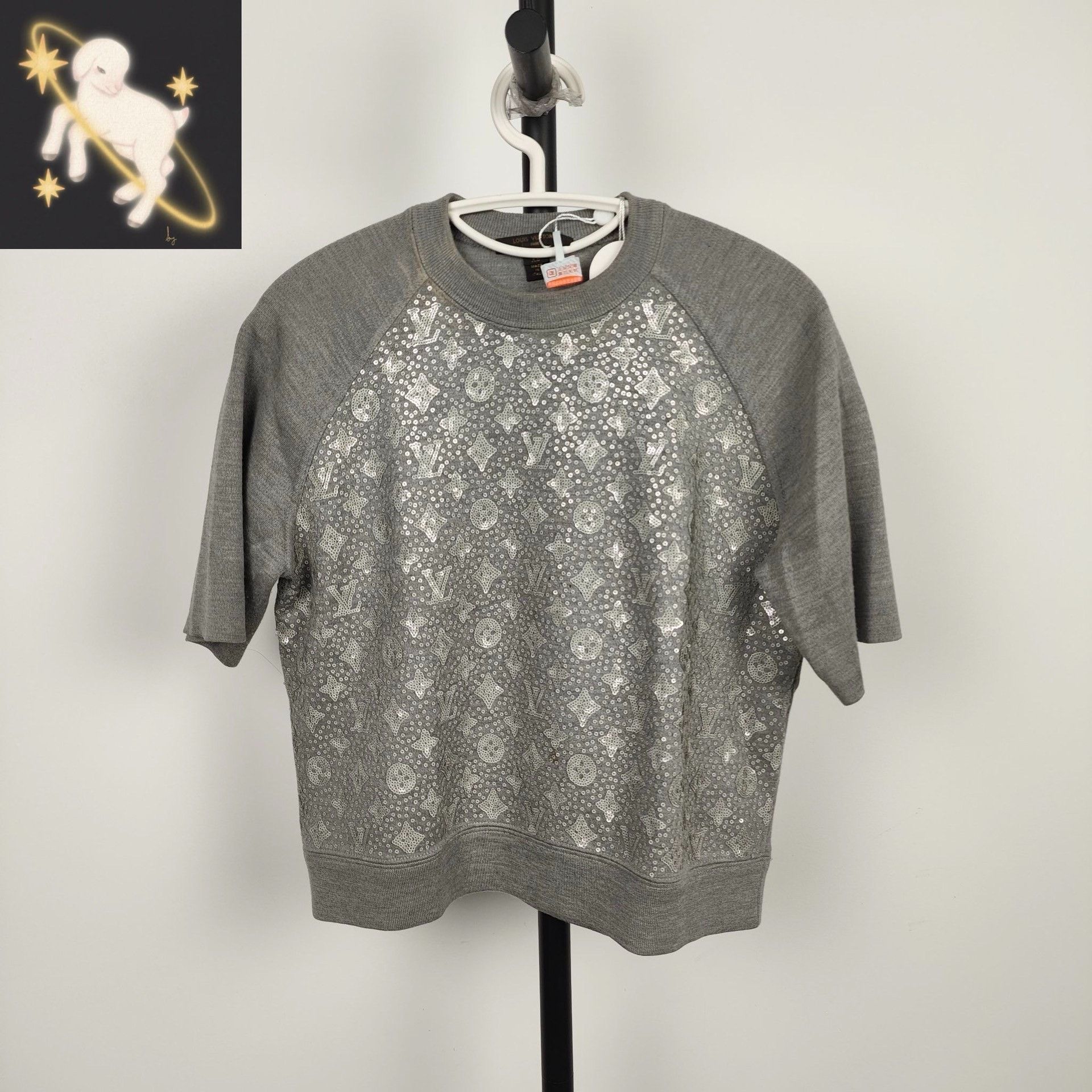 Louis Vuitton Louis Vuitton Gray T-Shirt XS Women Size XS / US 0-2 / IT 36-38 - 1 Thumbnail