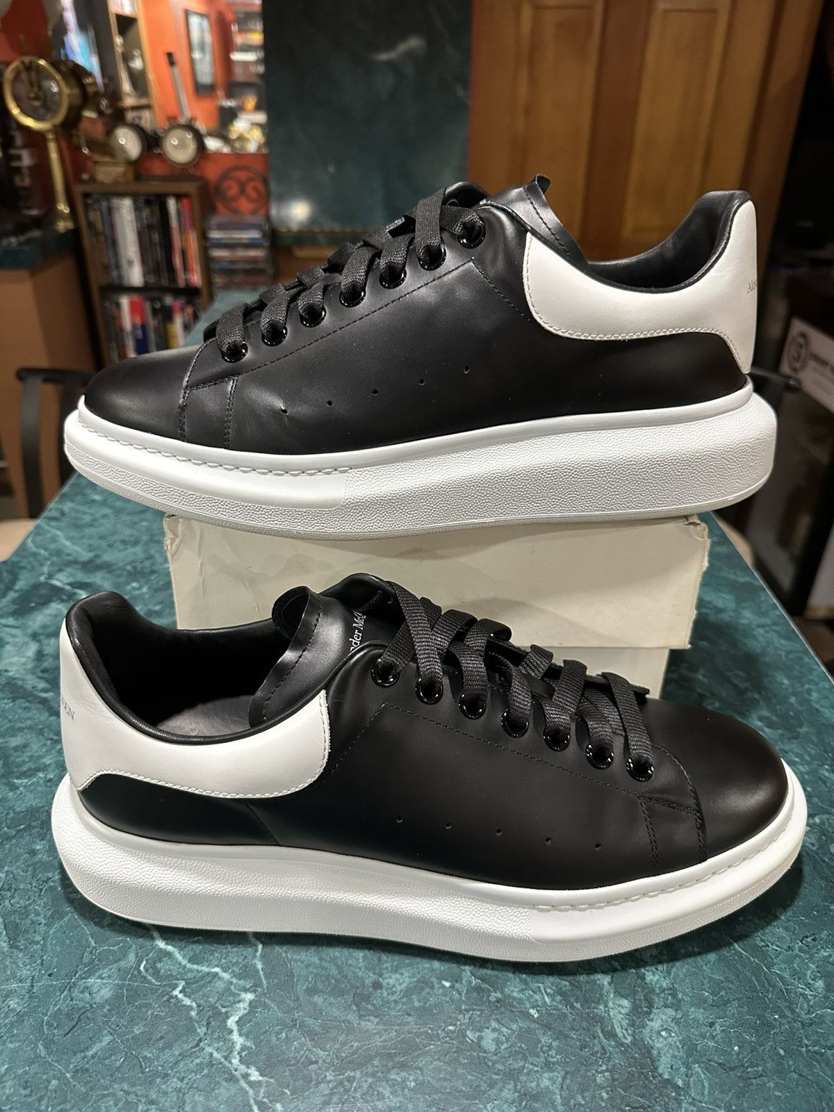 Alexander McQueen Alexander Mcqueen Man Sneakers 777960WIAT6