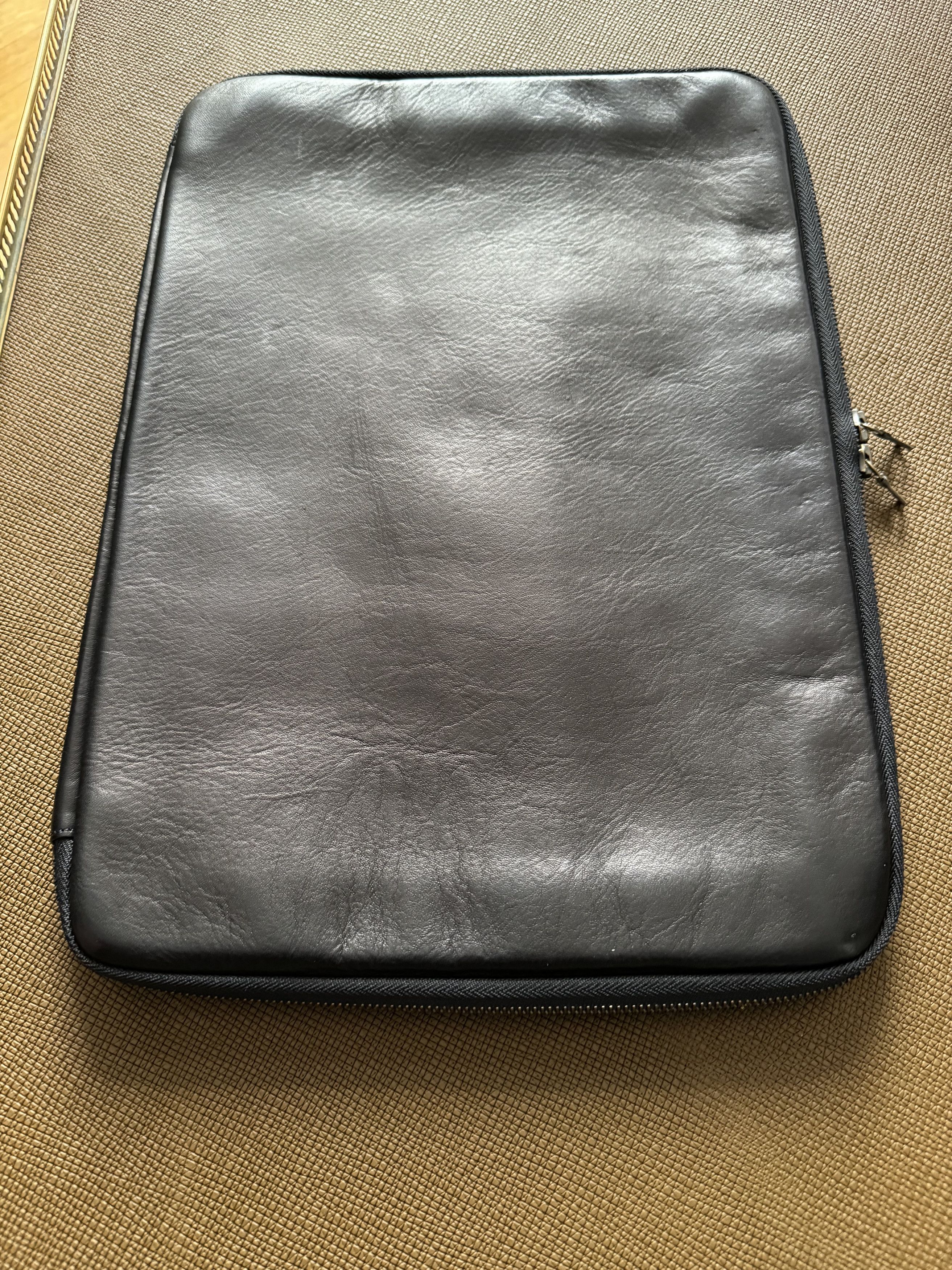 Isaac Reina Isaac Reina laptop case horse leather-NEW Size ONE SIZE - 1 Thumbnail