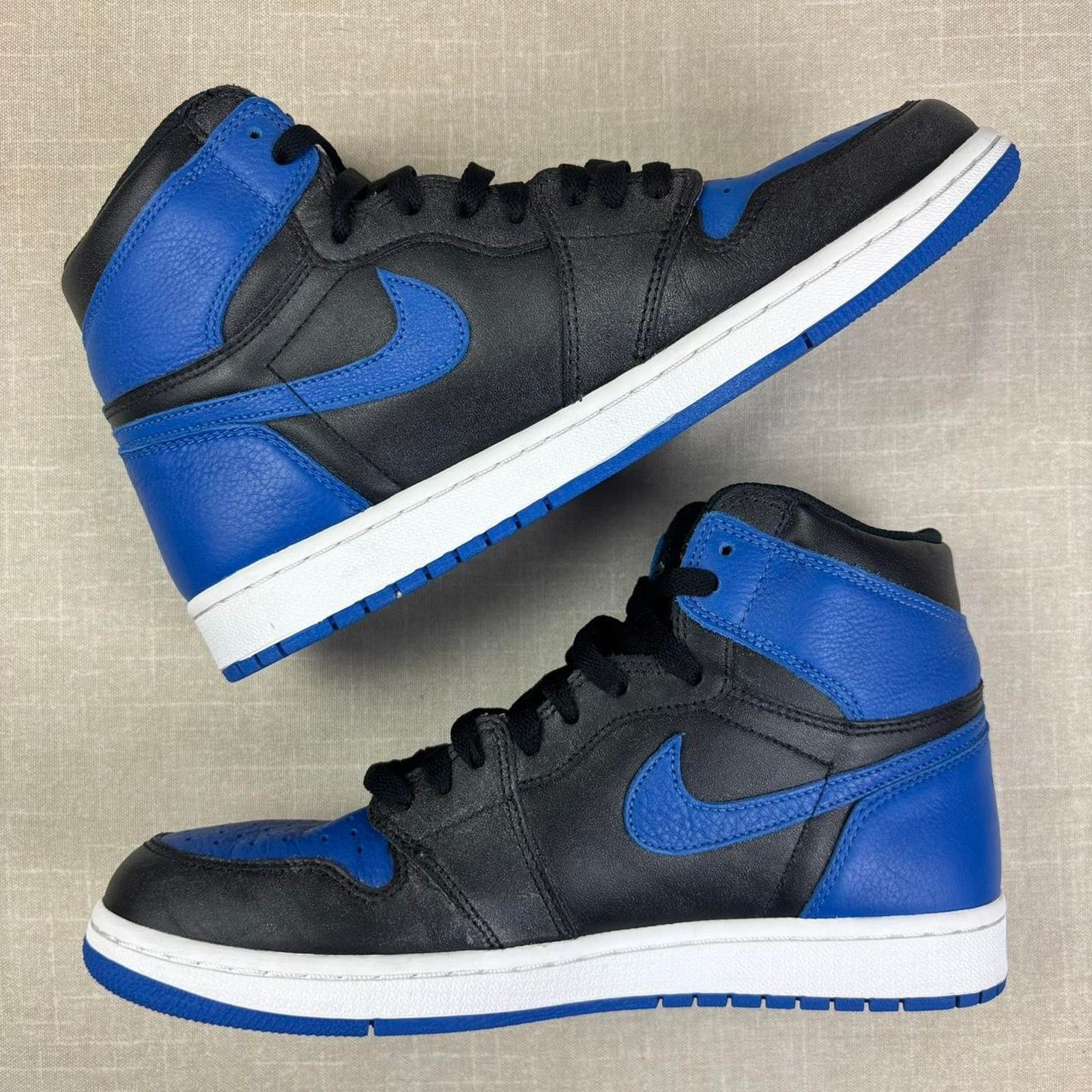Jordan Brand 🥶 2017 Air Jordan 1 Retro High OG “Royal” Size US 9.5 / EU 42-43 - 4 Thumbnail