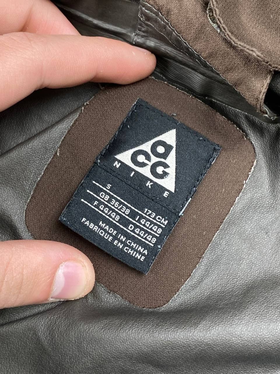 Nike ACG Nike ACG Gore-Tex Windbreaker Light Jacket Men Size S Brown Size US S / EU 44-46 / 1 - 11 Thumbnail