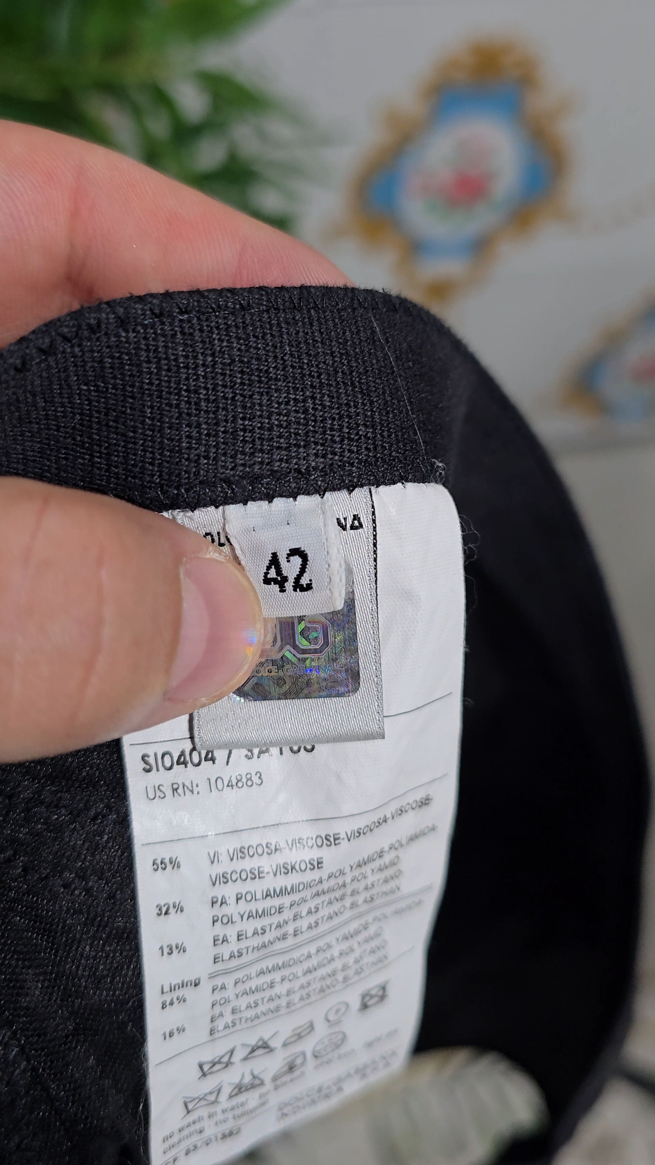 Dolce & Gabbana DOLCE & GABBANA Grey & Black Rushed Shear Back Fitted Skirt Size 28" / US 6 / IT 42 - 13 Thumbnail