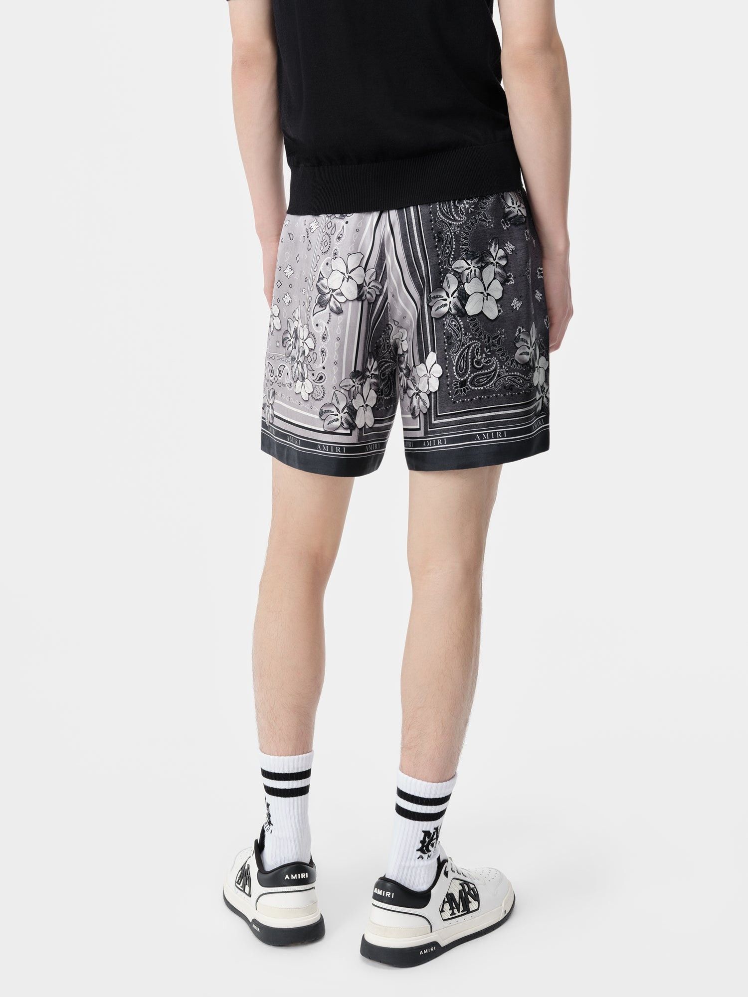 Amiri o1s1wg110825 Bandana Floral Shorts in Multicolor Size US 36 / EU 52 - 2 Thumbnail