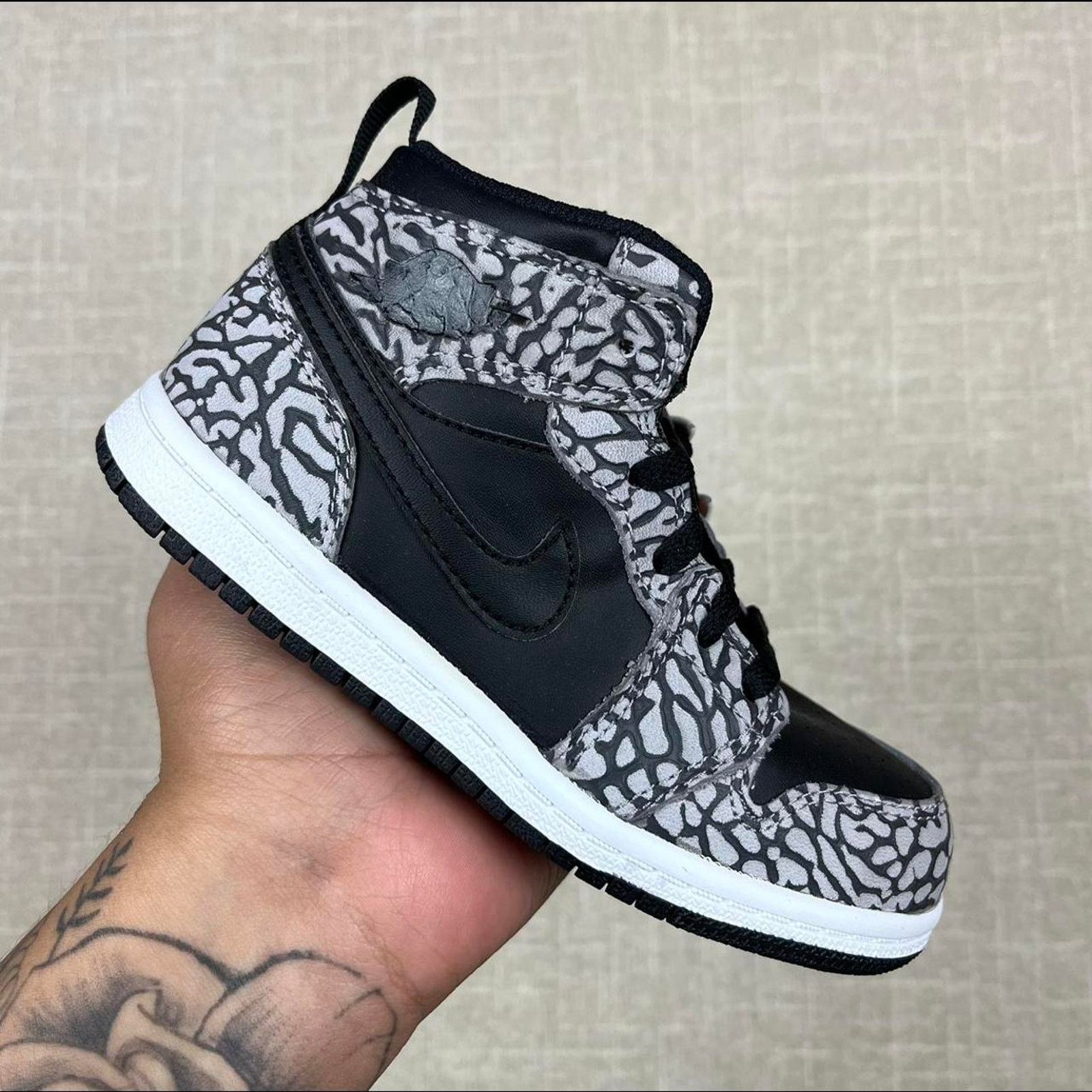 Jordan Brand Jordan 1 High Black Cement Size US 10 / IT 40 - 1 Thumbnail