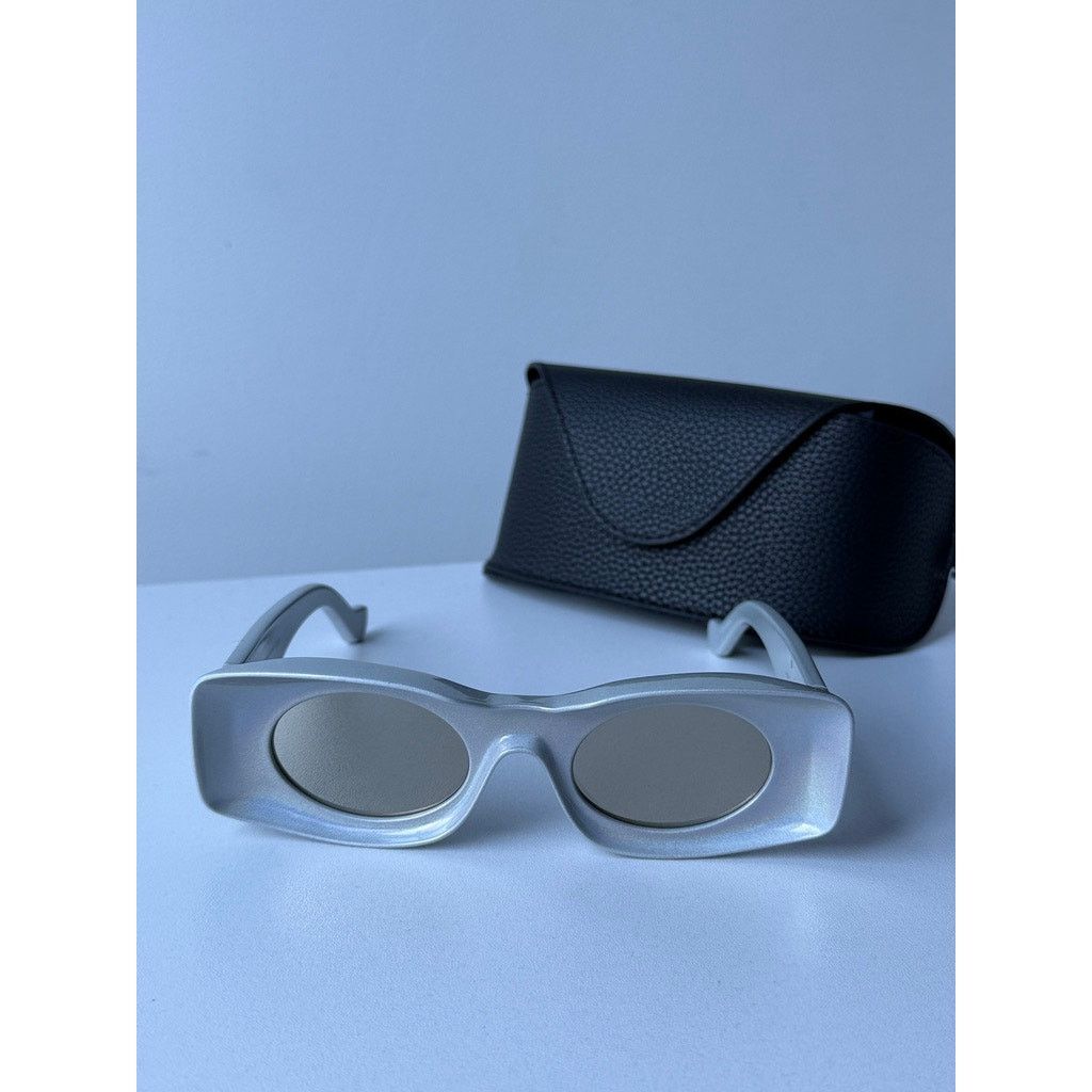 Loewe NEW Loewe LW40033I Paula's Ibiza Sunglasses in Iridescent Size ONE SIZE - 4 Thumbnail