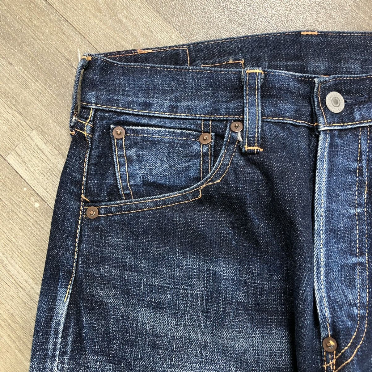 Levi's Vintage Clothing Vtg Levis 501XX LVC 37501 Buckle Back Selvedge Faded Jeans Size US 30 / EU 46 - 6 Thumbnail
