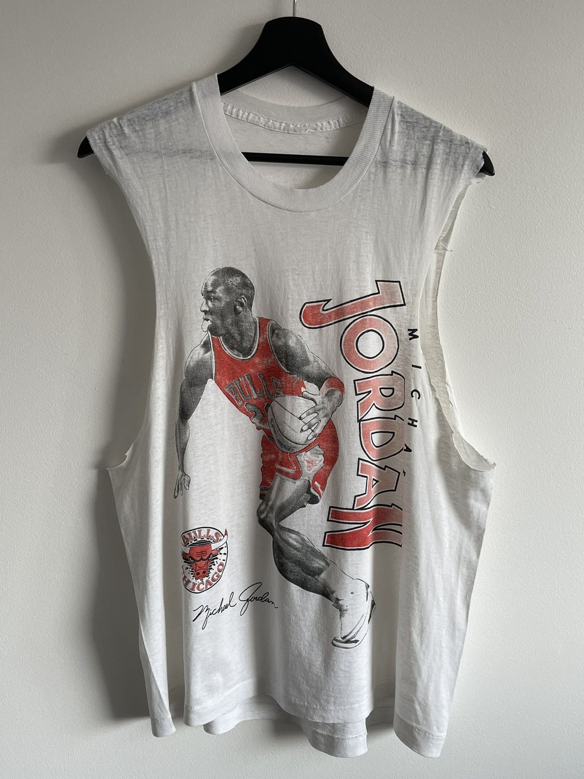 image of Chicago Bulls x NBA 90’S Michael Jordan Bulls Cutoff Tank in White, Men's (Size XL)