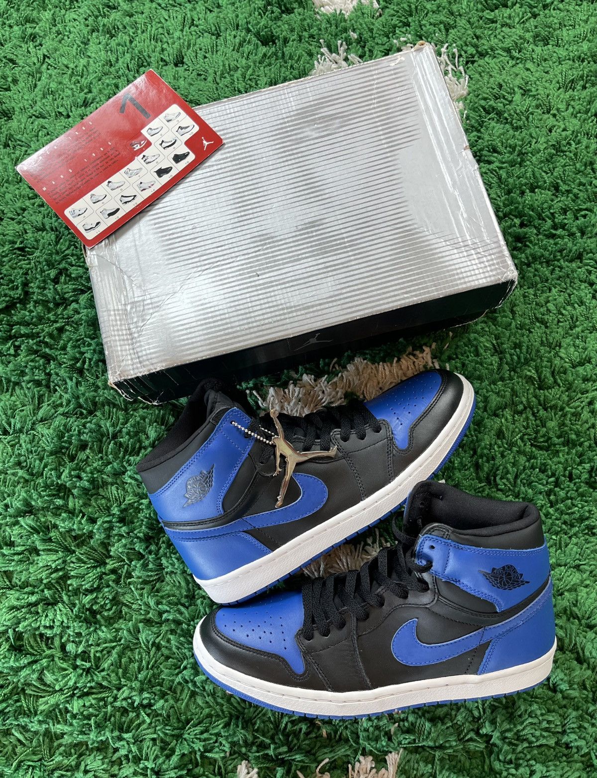 Jordan Brand × Nike [BRAND NEW] 2001 Jordan 1 High Black Royal Blue Size US 10.5 / EU 43-44 - 1 Thumbnail