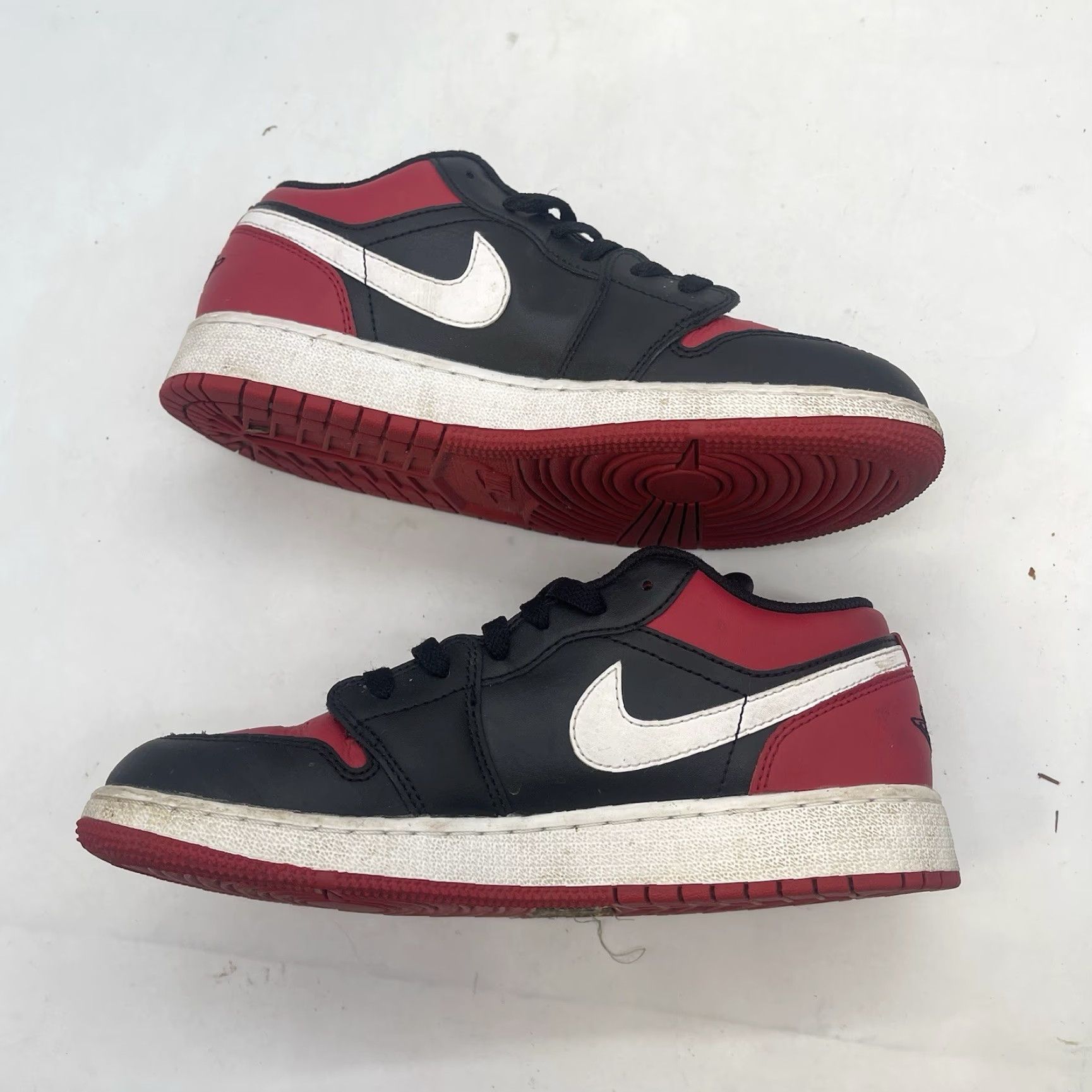 Jordan Brand Air Jordan Low GS 1 Retro Bred Toe Shoe 5.5Y Women US 7 Black White Gym Red Leather 2021 Sneakers Mens/ Womens Size US 5.5 / IT 35.5 - 3 Thumbnail