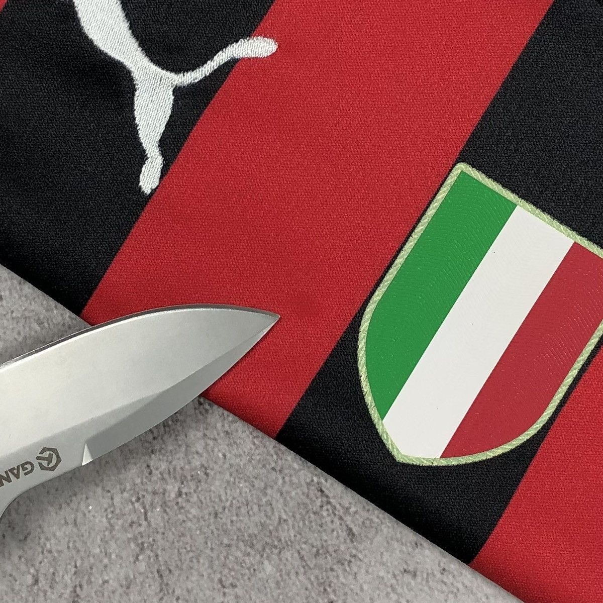 Puma AC Milan 2022-2023 Puma Home Soccer Jersey Kit Size US M / EU 48-50 / 2 - 14 Thumbnail