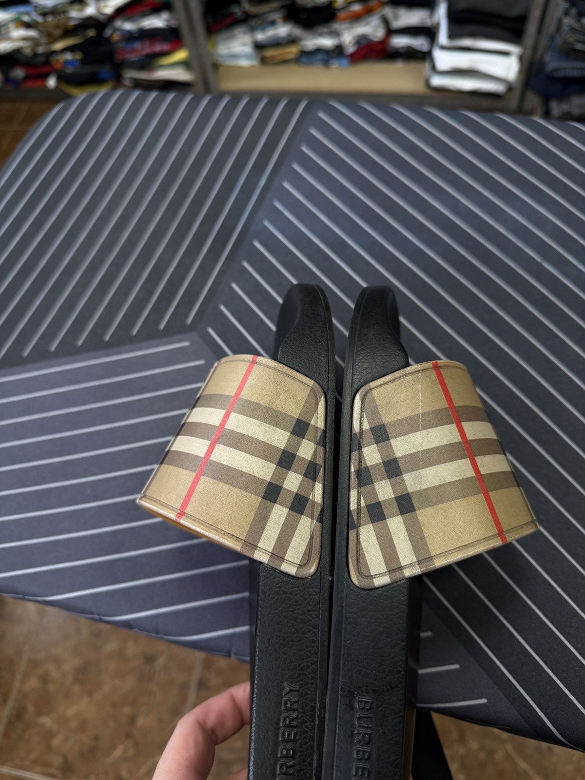 Burberry 🇬🇧 Burberry Nova Check Slides Pool Sandals Made in Italy Size US 6.5 / EU 39-40 - 8 Thumbnail