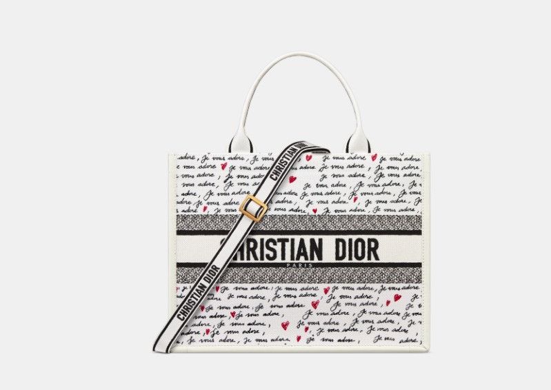 Dior o1w1db10325 Size: OS / M1324 Medium Tote Bag in White Size ONE SIZE - 1 Thumbnail