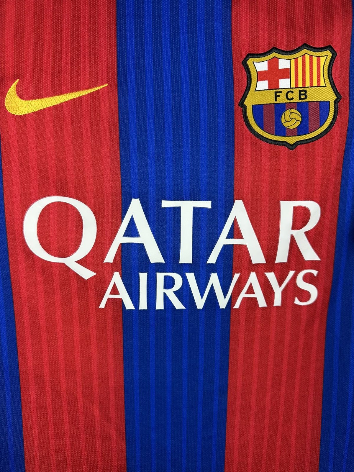 Nike NIKE BARCELONA 2016 2017 HOME FOOTBALL SHIRT SOCCER JERSEY Size US S / EU 44-46 / 1 - 3 Thumbnail