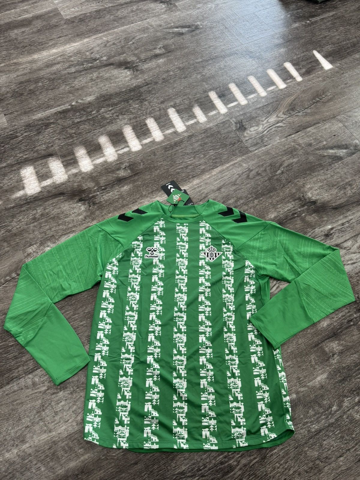 Hummel Real Betis Training Sweater 24/25 Size US M / EU 48-50 / 2 - 1 Thumbnail