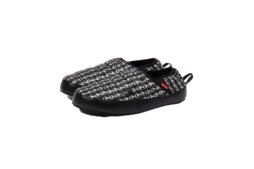 即日発送可能 Supreme TNF Studded Traction Mule - 靴