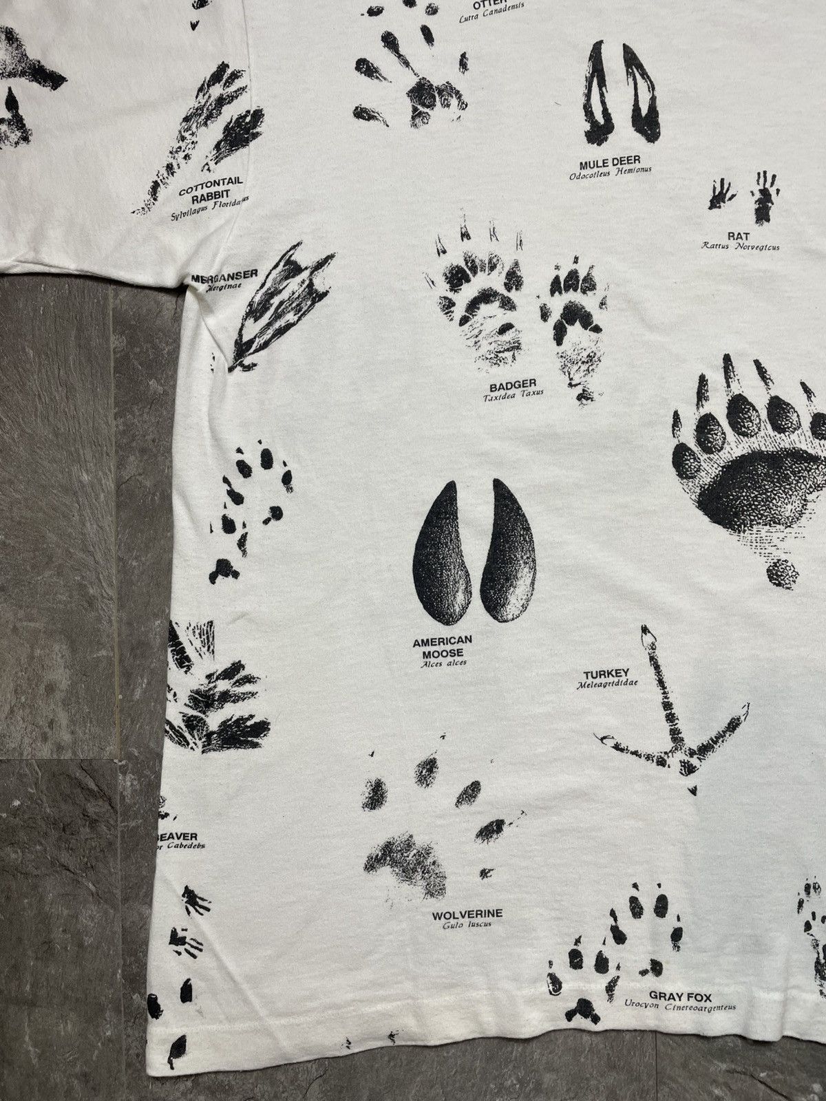 Vintage Vintage 90s Alaska Wildlife Animal Foot print AOP art Shirt Size US L / EU 52-54 / 3 - 9 Thumbnail