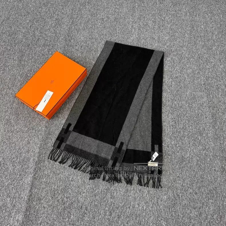 Hermes Hermes Black and Grey Color Blocked Cashmere Fringe Scarf Size ONE SIZE - 2 Thumbnail