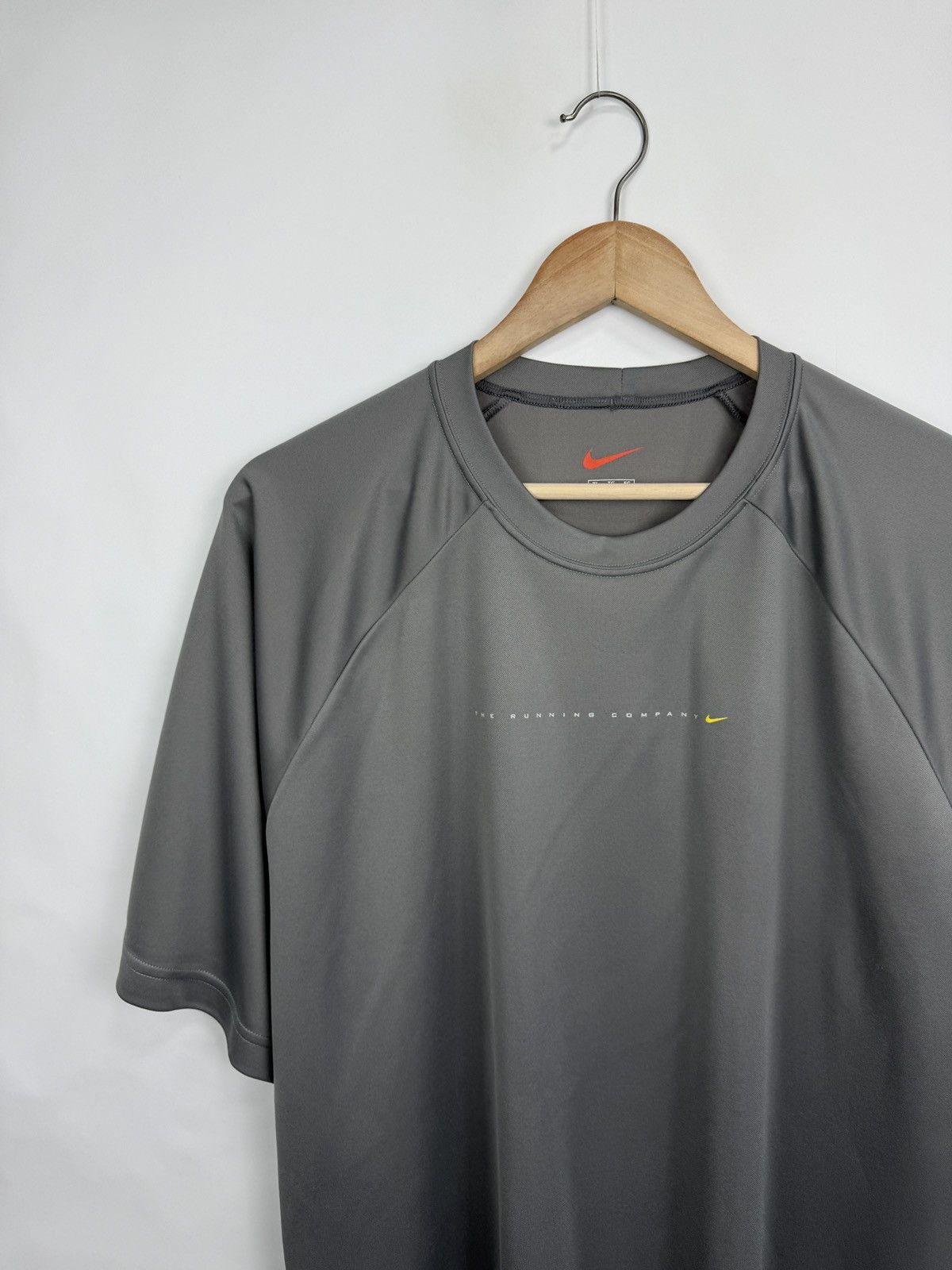 Nike 🇺🇸 Vintage 90s Nike The Running Company Destination T-Shirt Size US XL / EU 56 / 4 - 4 Thumbnail