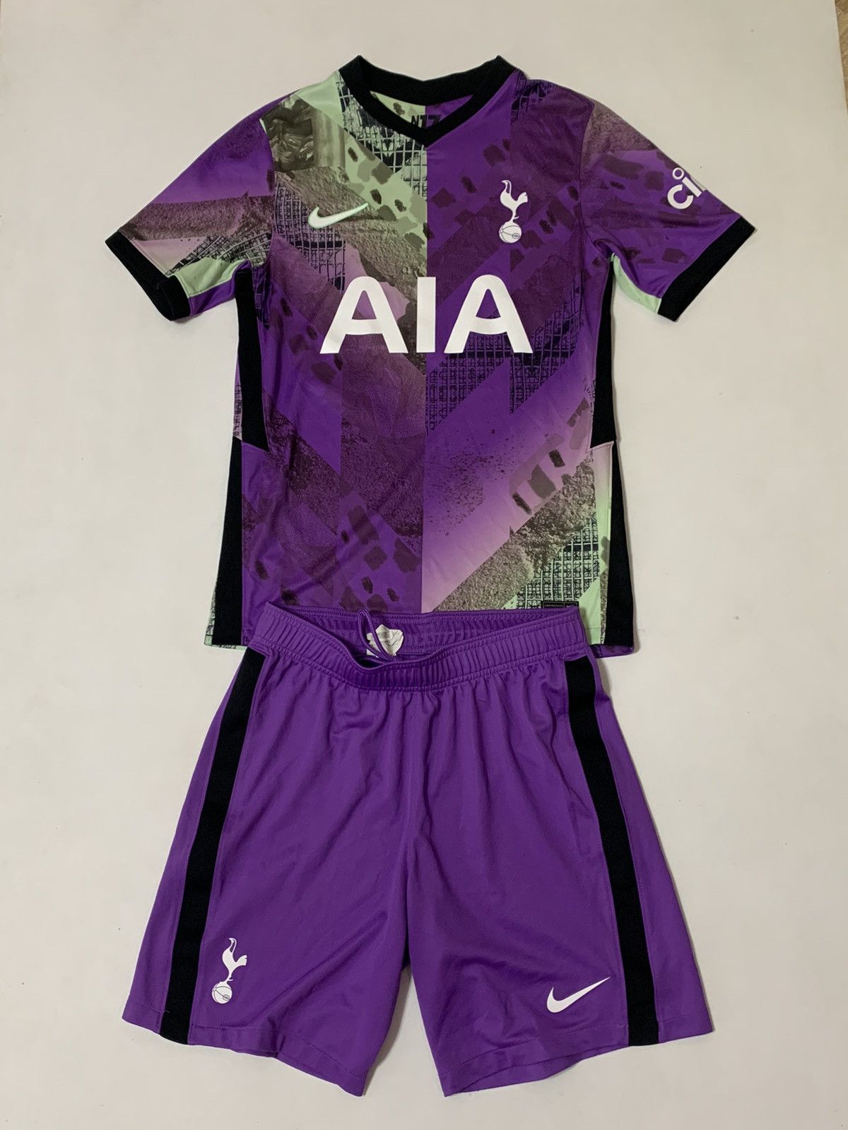 Nike Tottenham 2021/22 Medium Purple Third Shirt x Shorts Size US M / EU 48-50 / 2 - 1 Thumbnail