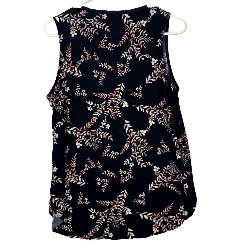 Banana Republic Banana Republic Women's Black Floral Sleeveless Pullover Blouse Sz S Size S / US 4 / IT 40 - 2 Thumbnail
