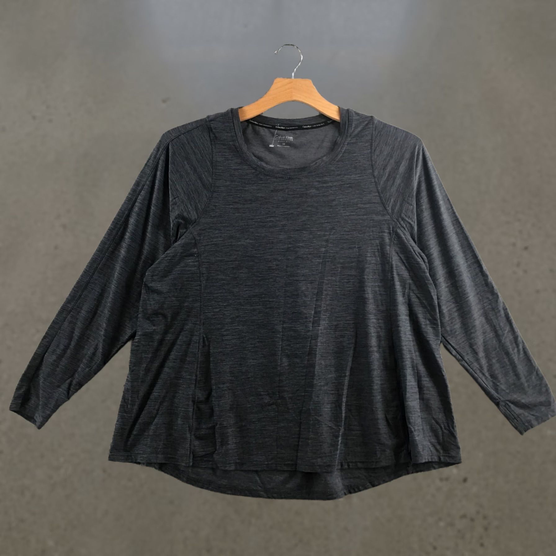 Calvin Klein Calvin Klein Quick Dry T-Shirt Womens 2X Gray Long Sleeve Pullover Crew Neck Size XXL / US 16-18 / IT 52-54 - 1 Thumbnail