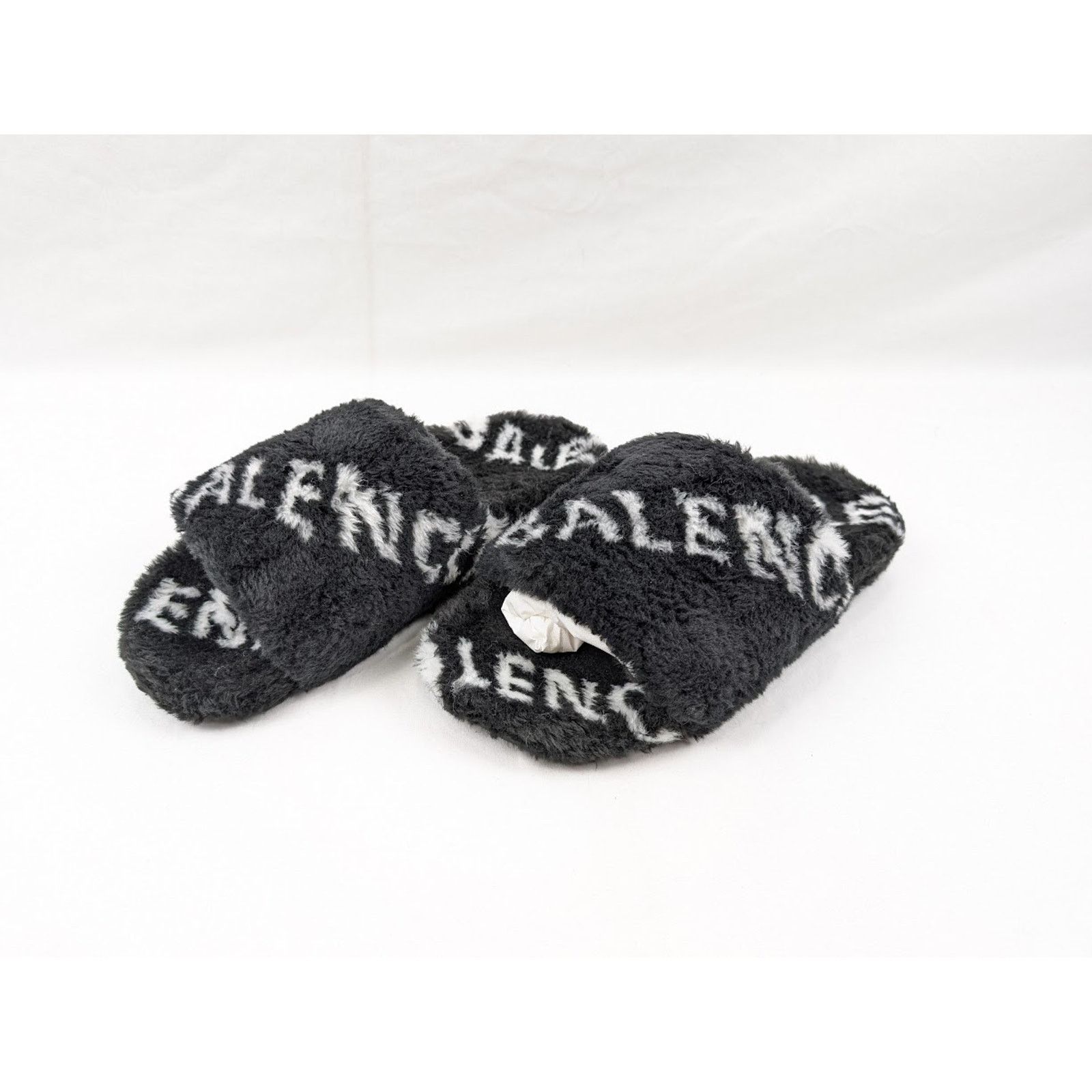 Balenciaga o1rshd1 Allover Logo Furry Slide in Black/White Size US 7 / EU 40 - 16 Thumbnail