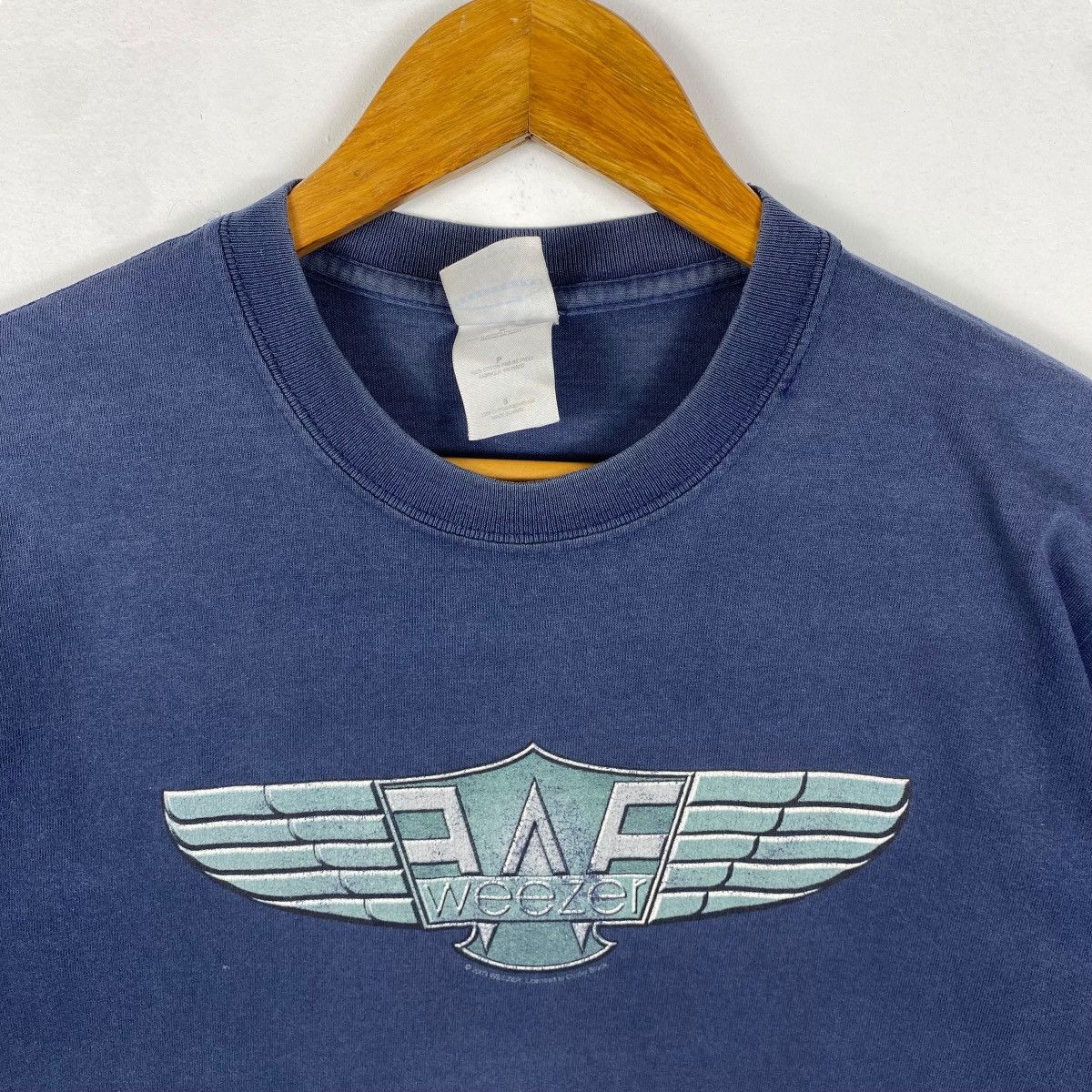 Band Tees Vintage 00's WEEZER Band Faded Graphic Tee Shirt Small Size Size US S / EU 44-46 / 1 - 2 Thumbnail