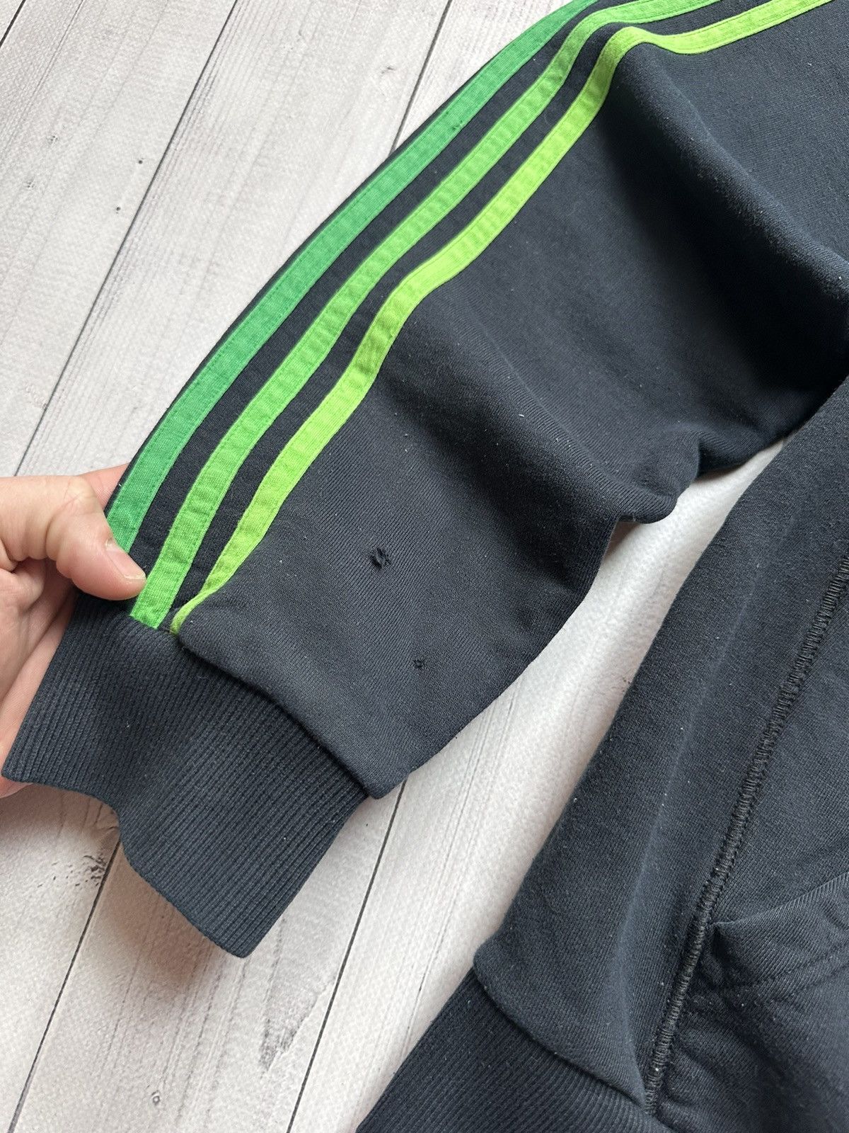 Adidas × Vintage Vintage adidas performance essentials size L green stripes Size US L / EU 52-54 / 3 - 3 Thumbnail