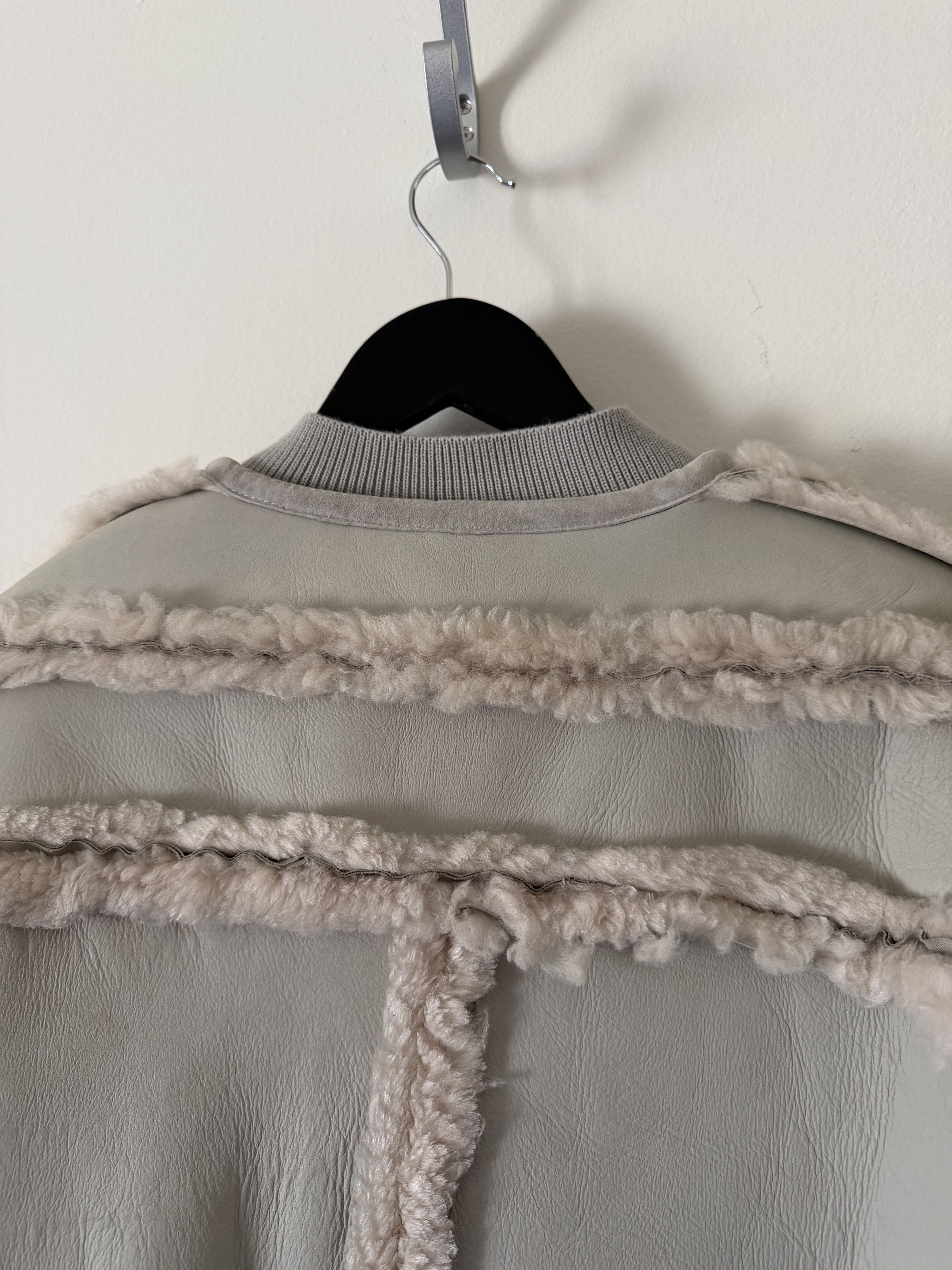 Rick Owens Rick Owens Girdered Reversible Shearling Bomber in White Size US L / EU 52-54 / 3 - 13 Thumbnail