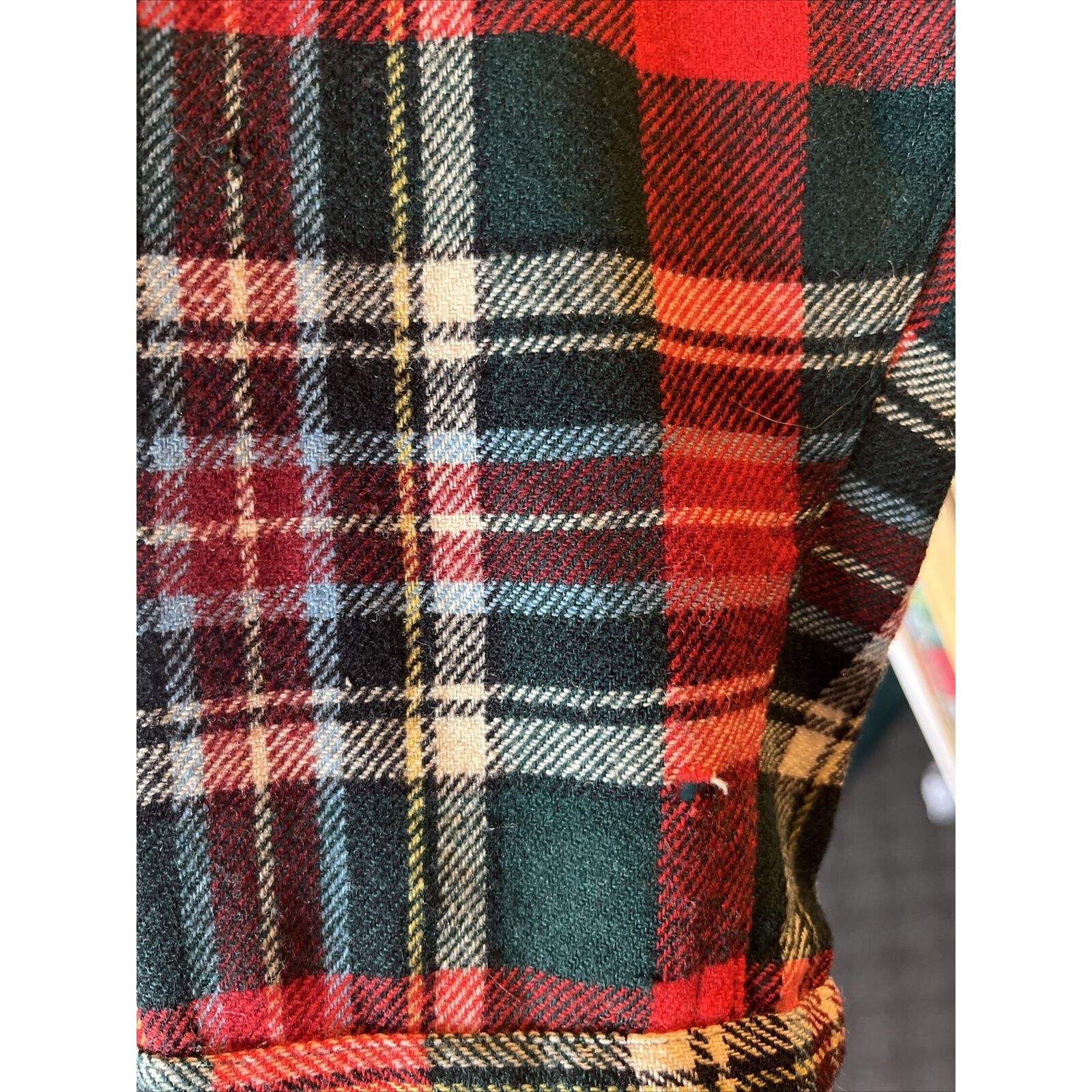 Pendleton Pendleton Lobo VTG Mens M red plaid long sleeve wool flannel Size US M / EU 48-50 / 2 - 5 Thumbnail